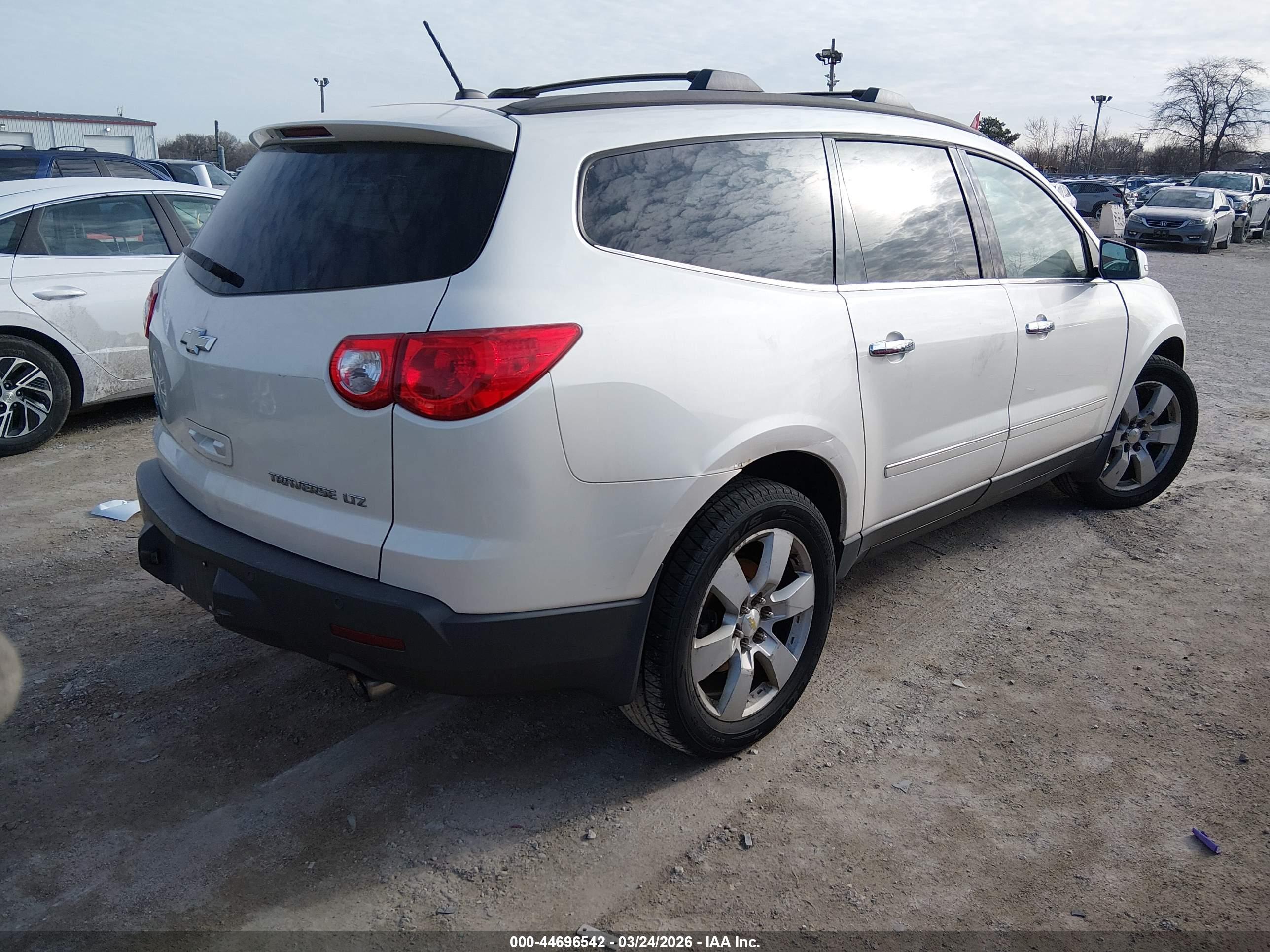 CHEVROLET TRAVERSE image 4