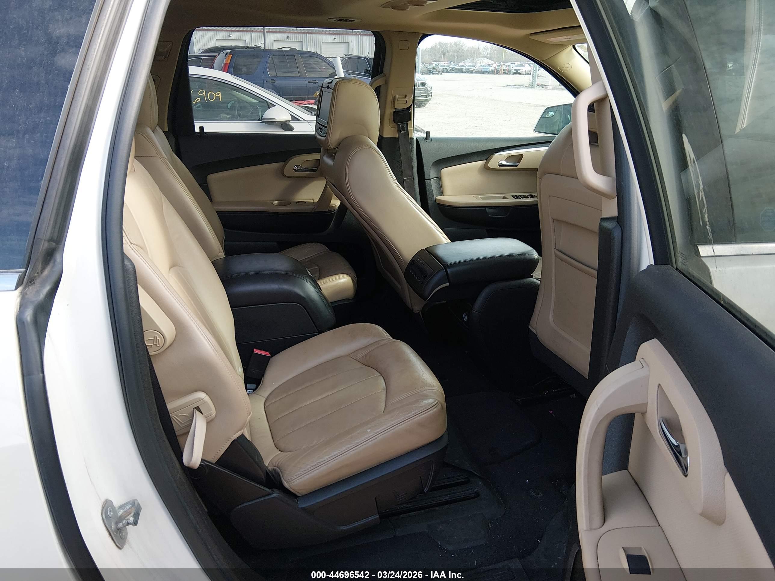 CHEVROLET TRAVERSE image 8