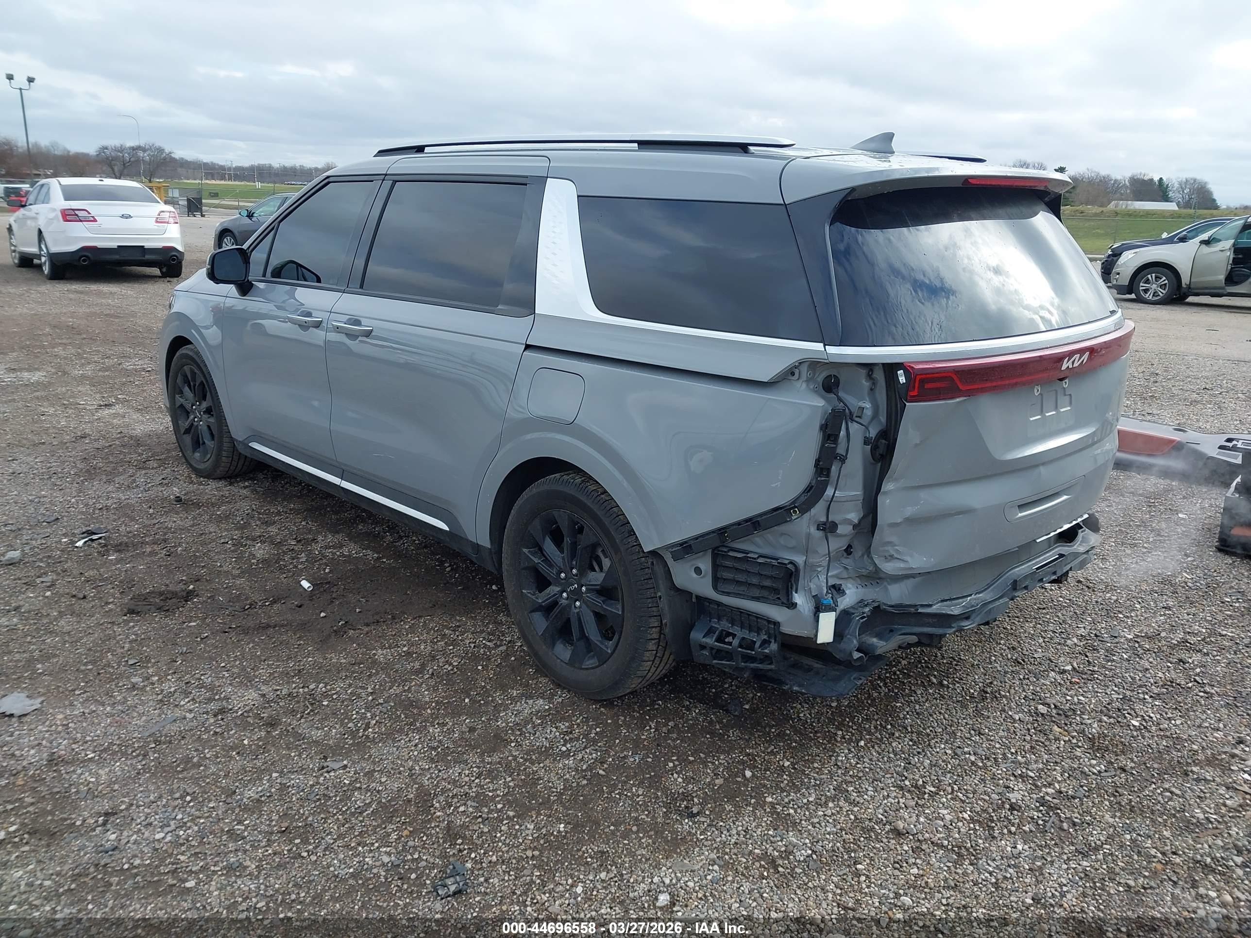 KIA CARNIVAL image 3