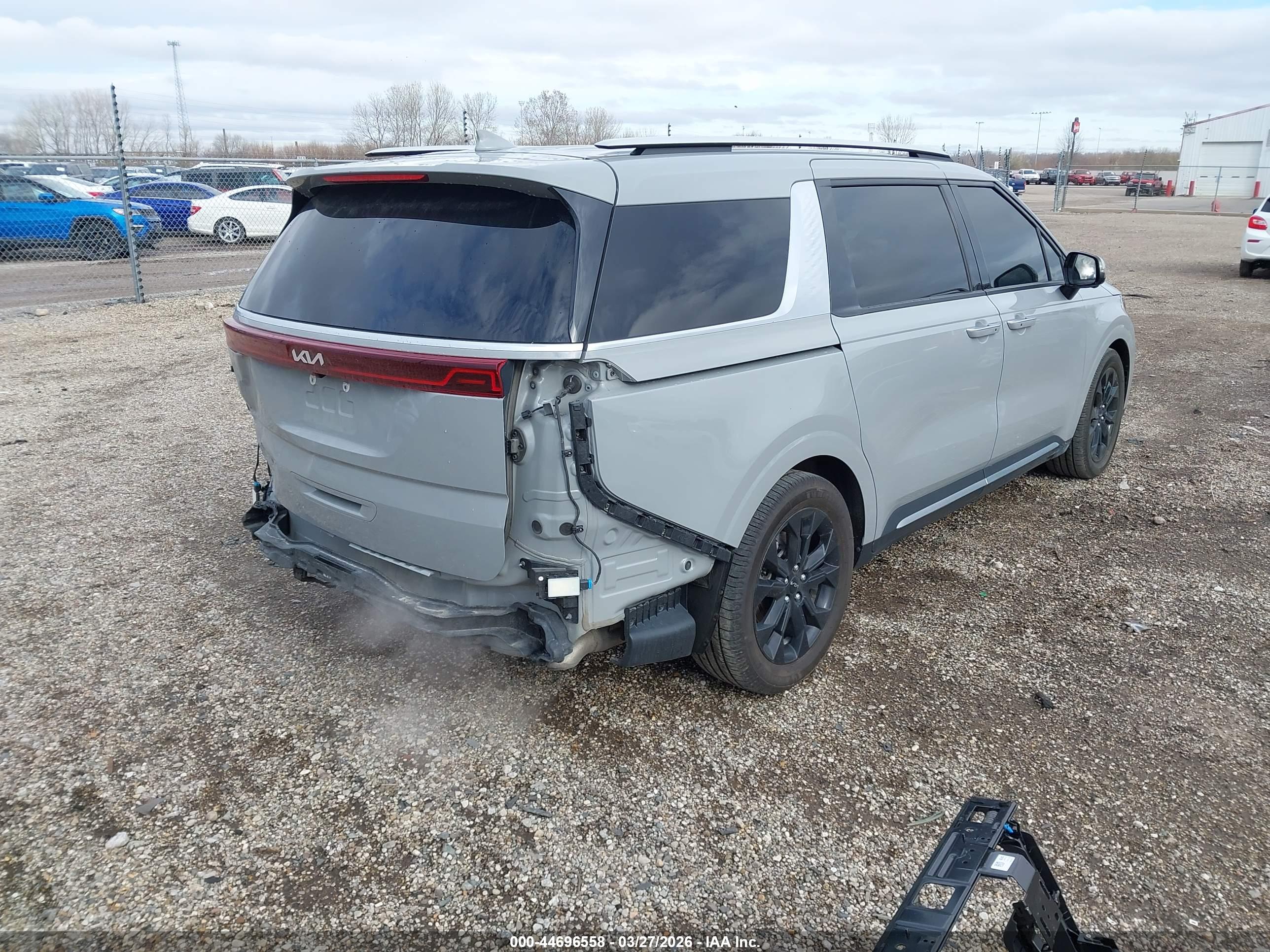 KIA CARNIVAL image 4