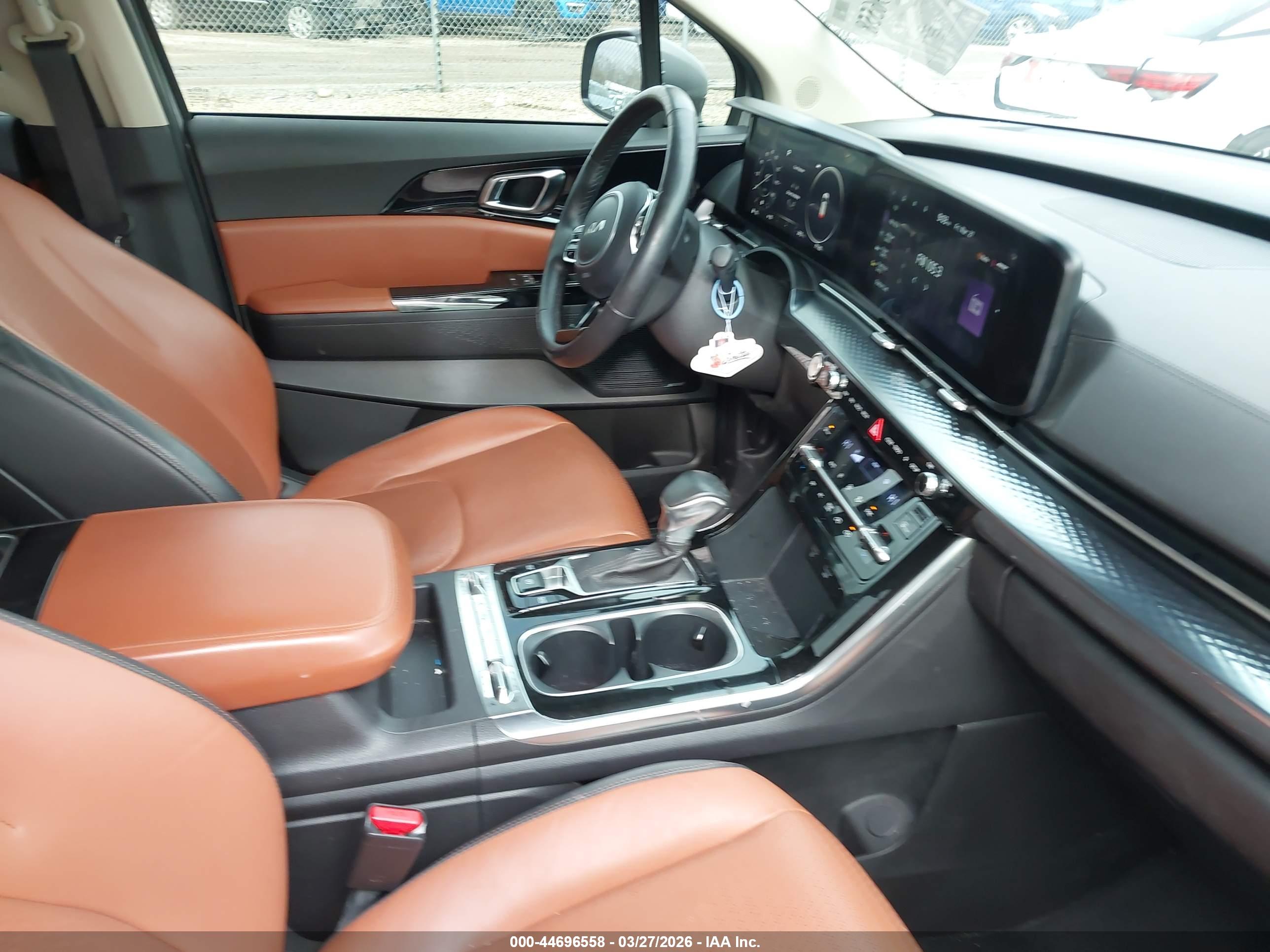 KIA CARNIVAL image 5