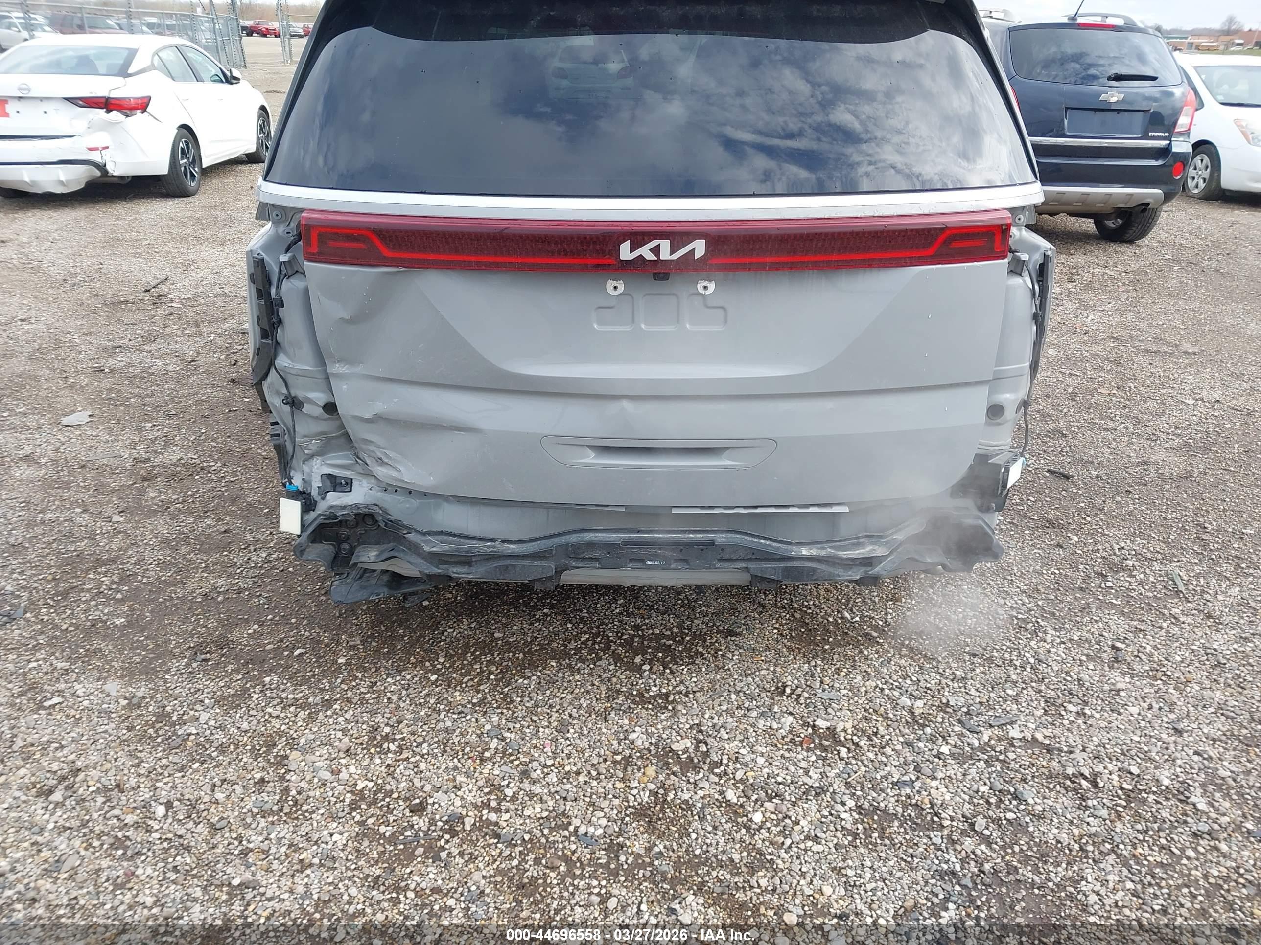 KIA CARNIVAL image 6