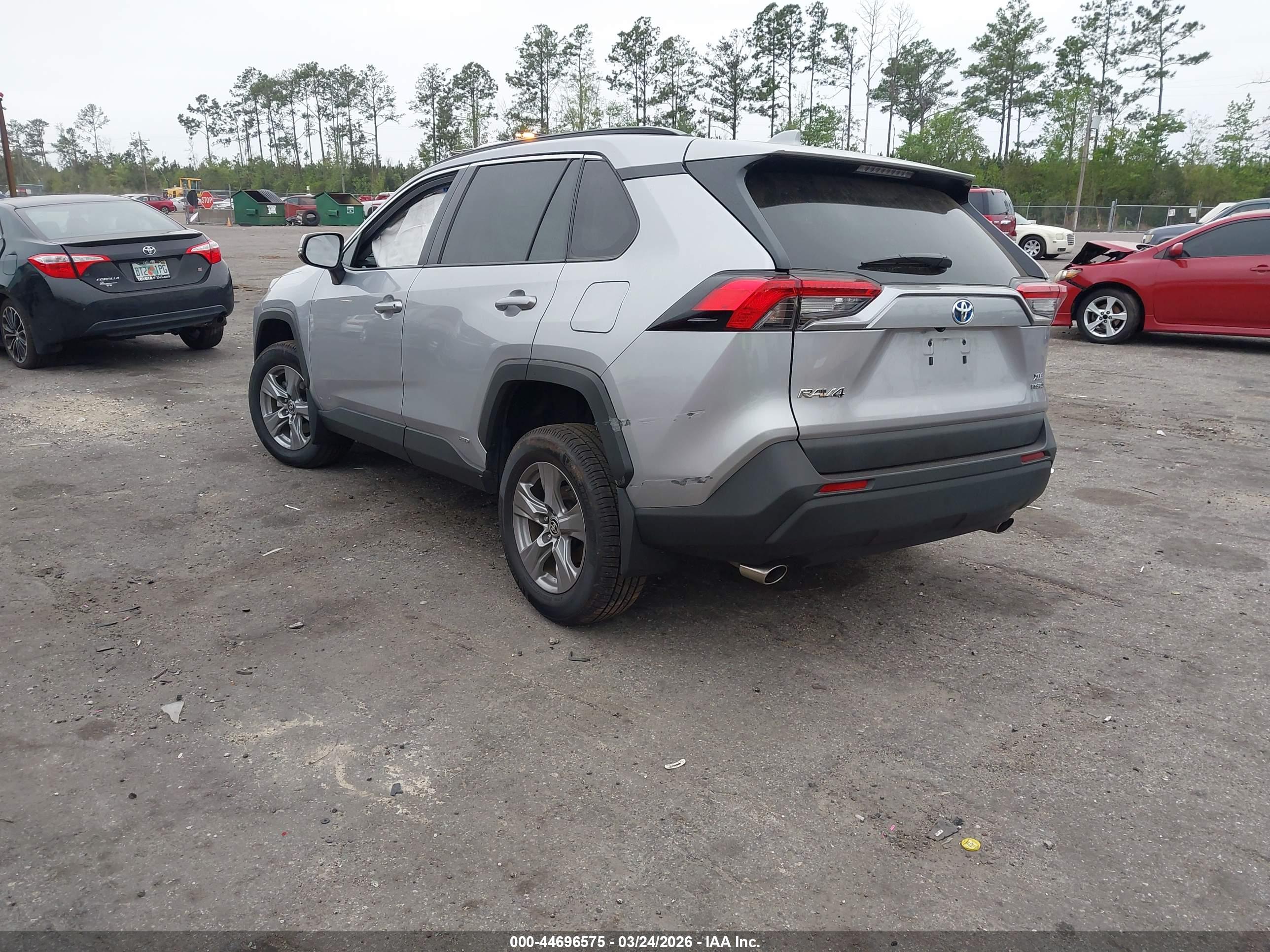 TOYOTA RAV4 image 3
