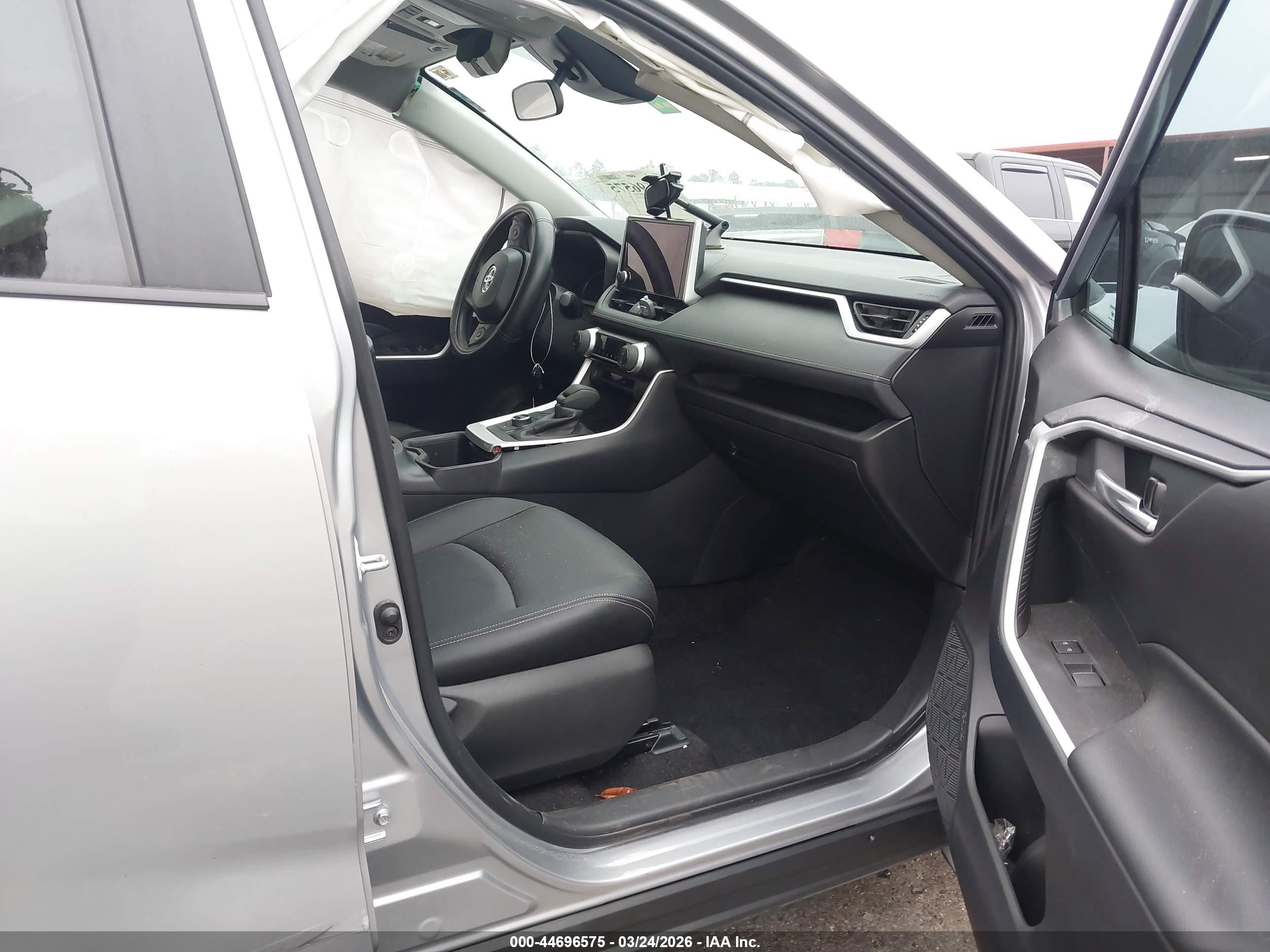 TOYOTA RAV4 image 5