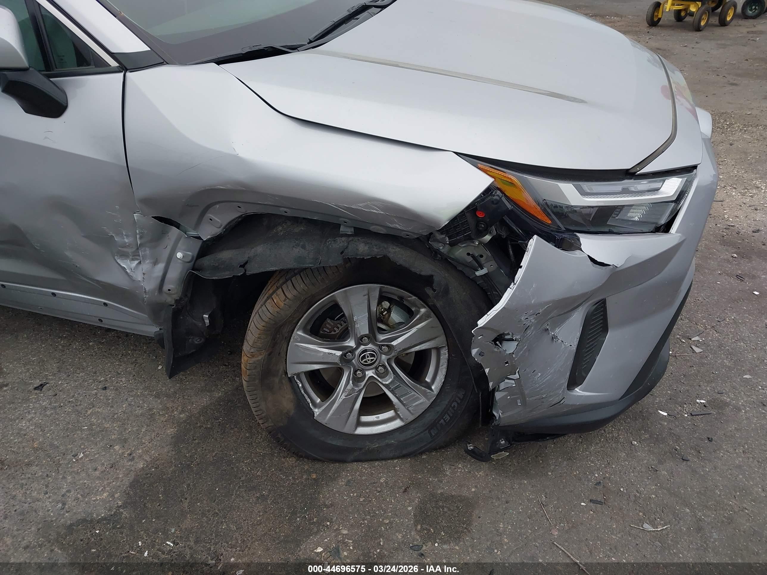 TOYOTA RAV4 image 6