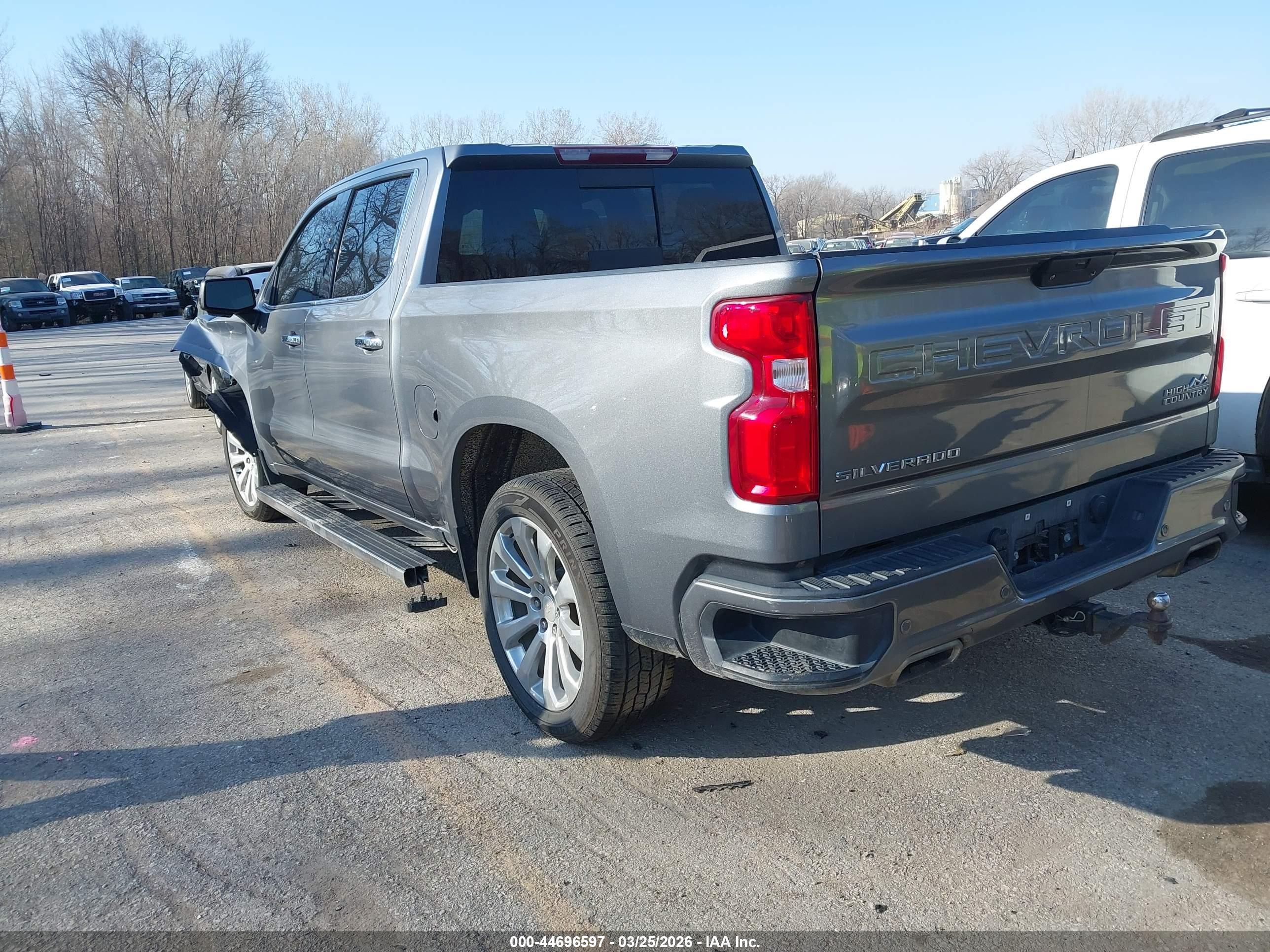 CHEVROLET SILVERADO image 3