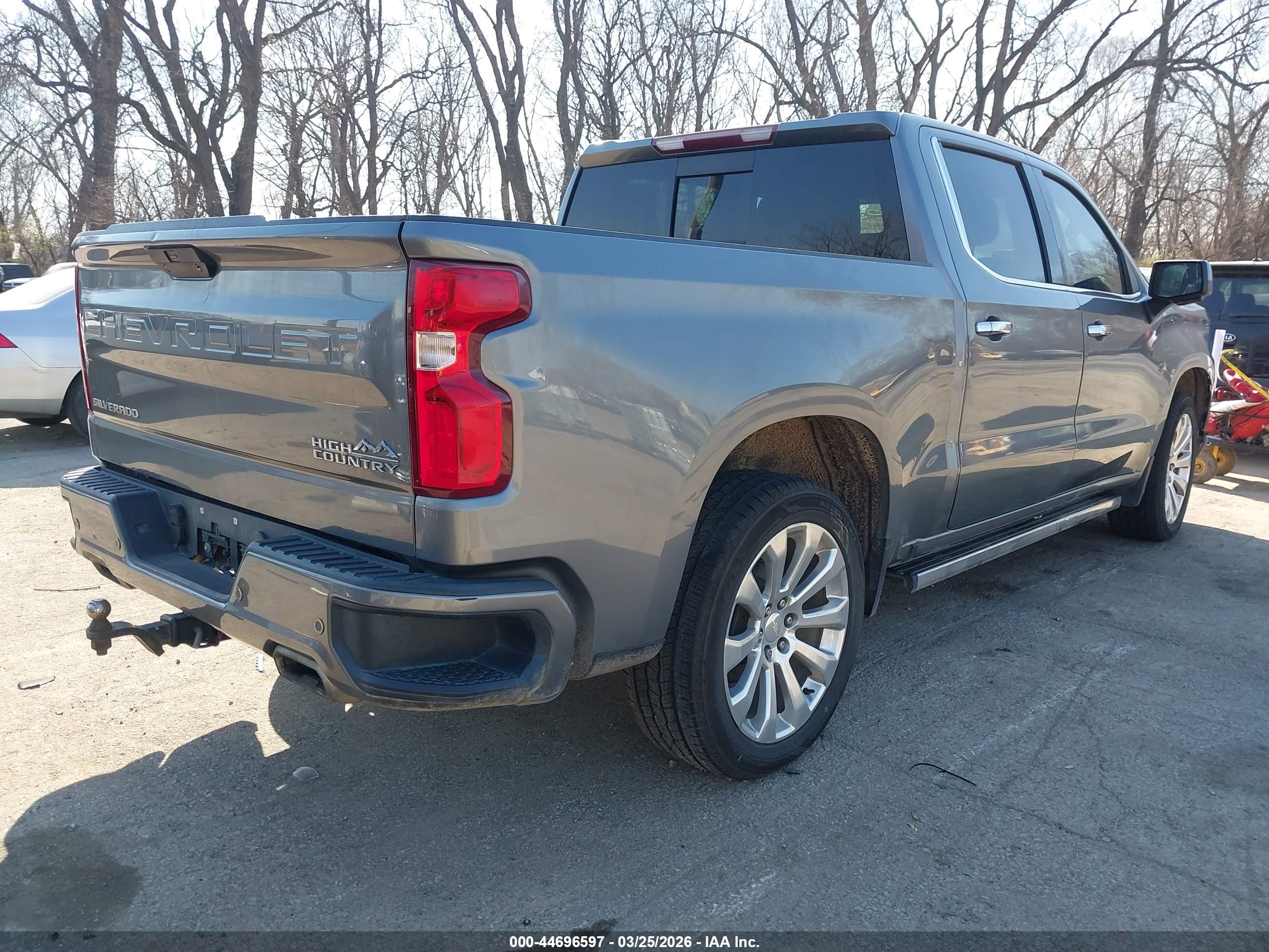 CHEVROLET SILVERADO image 4