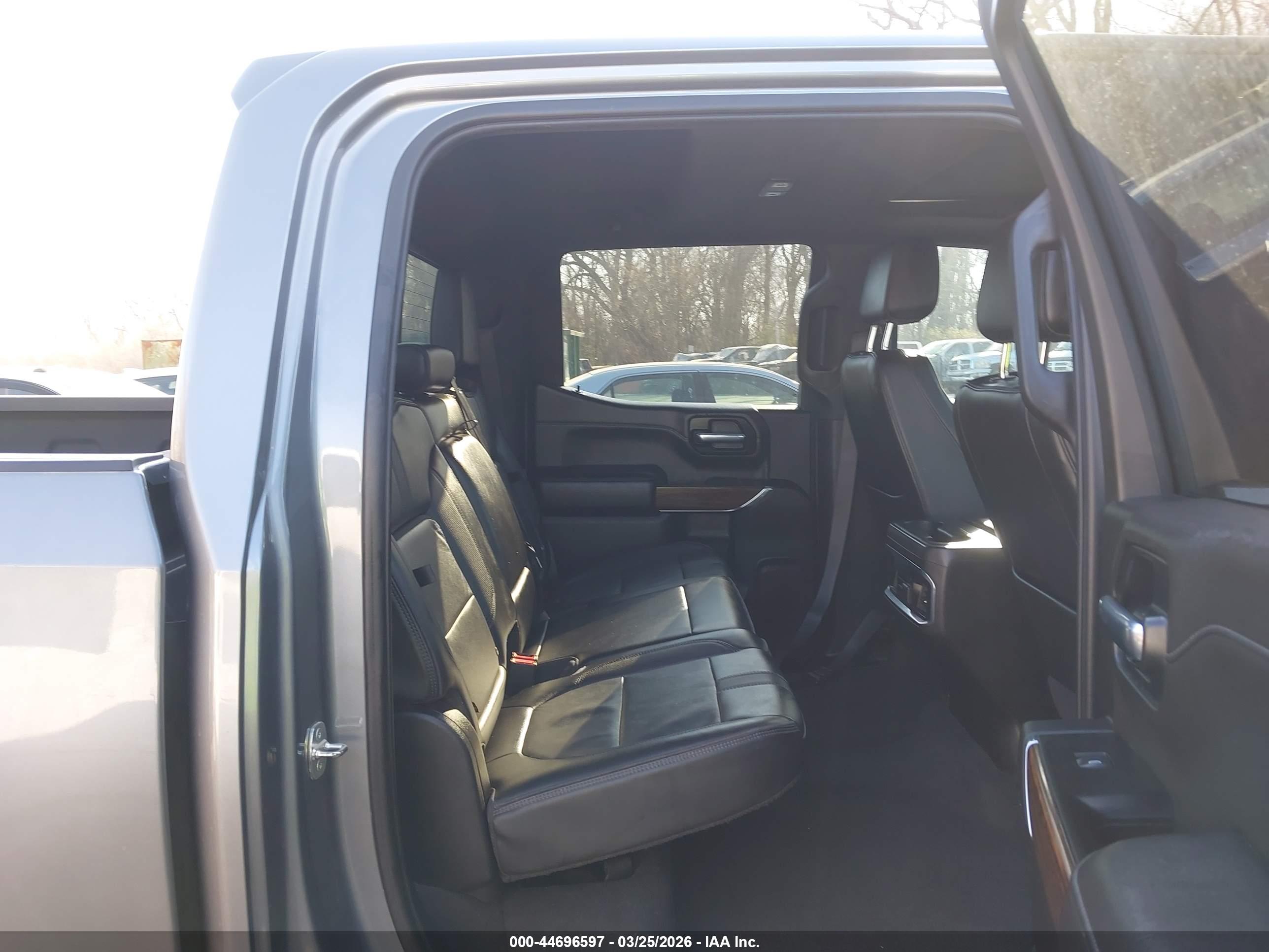 CHEVROLET SILVERADO image 8
