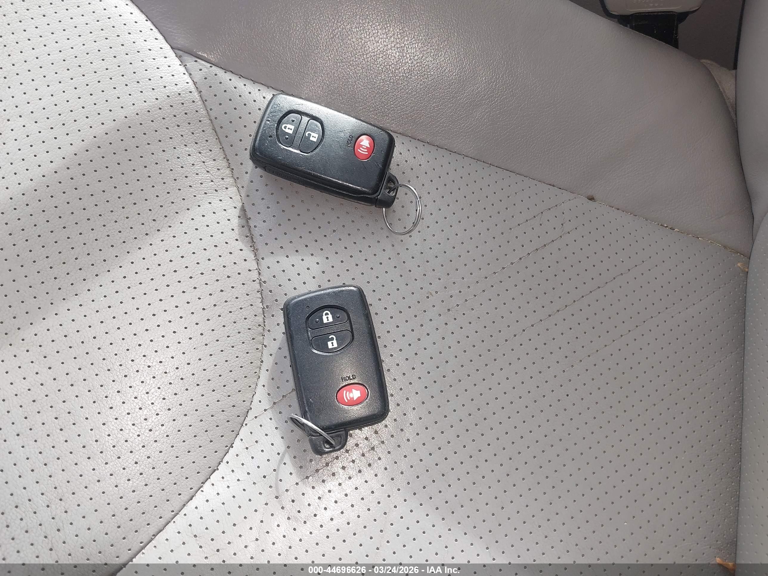 TOYOTA RAV4 image 11