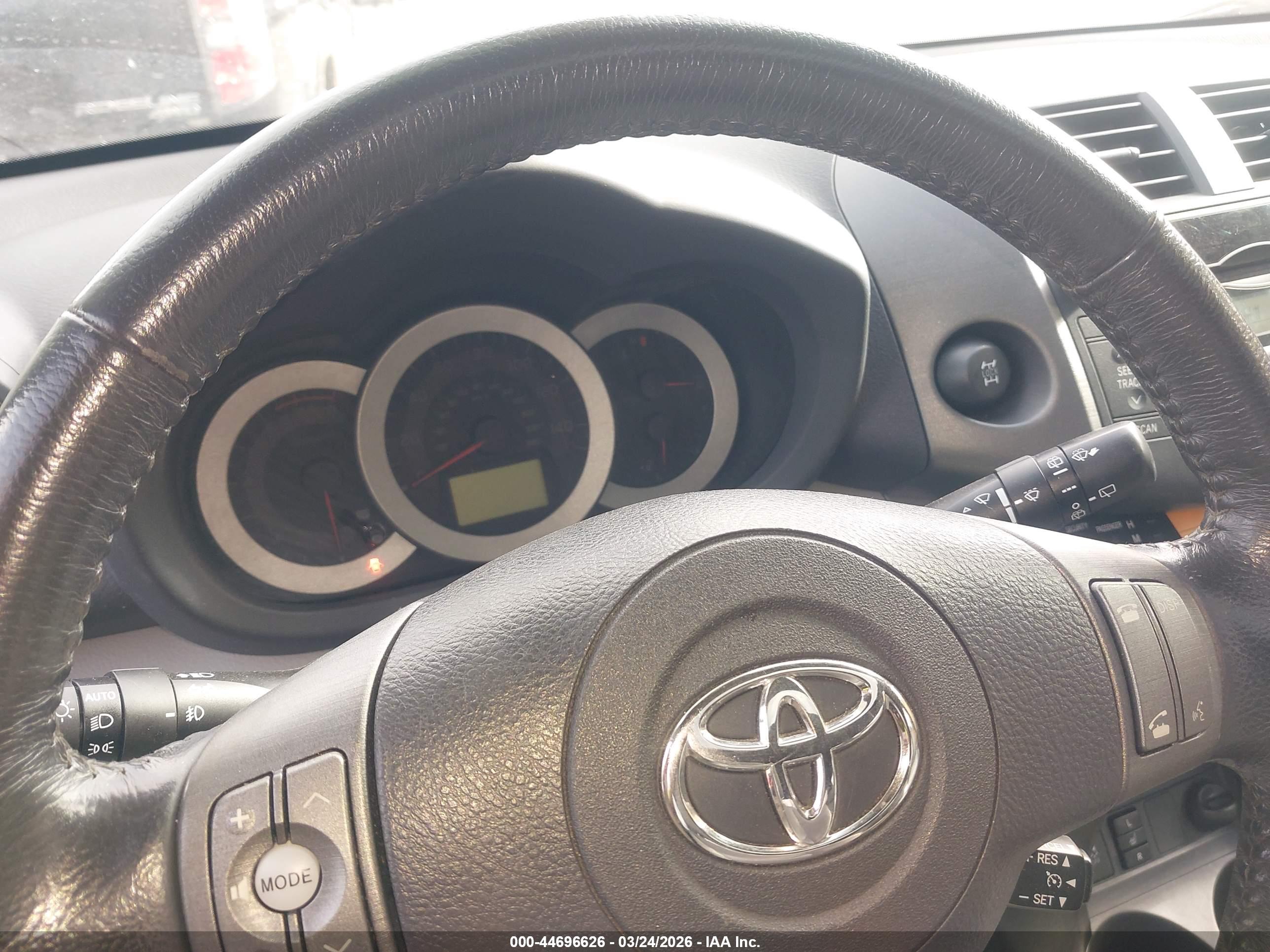 TOYOTA RAV4 image 7