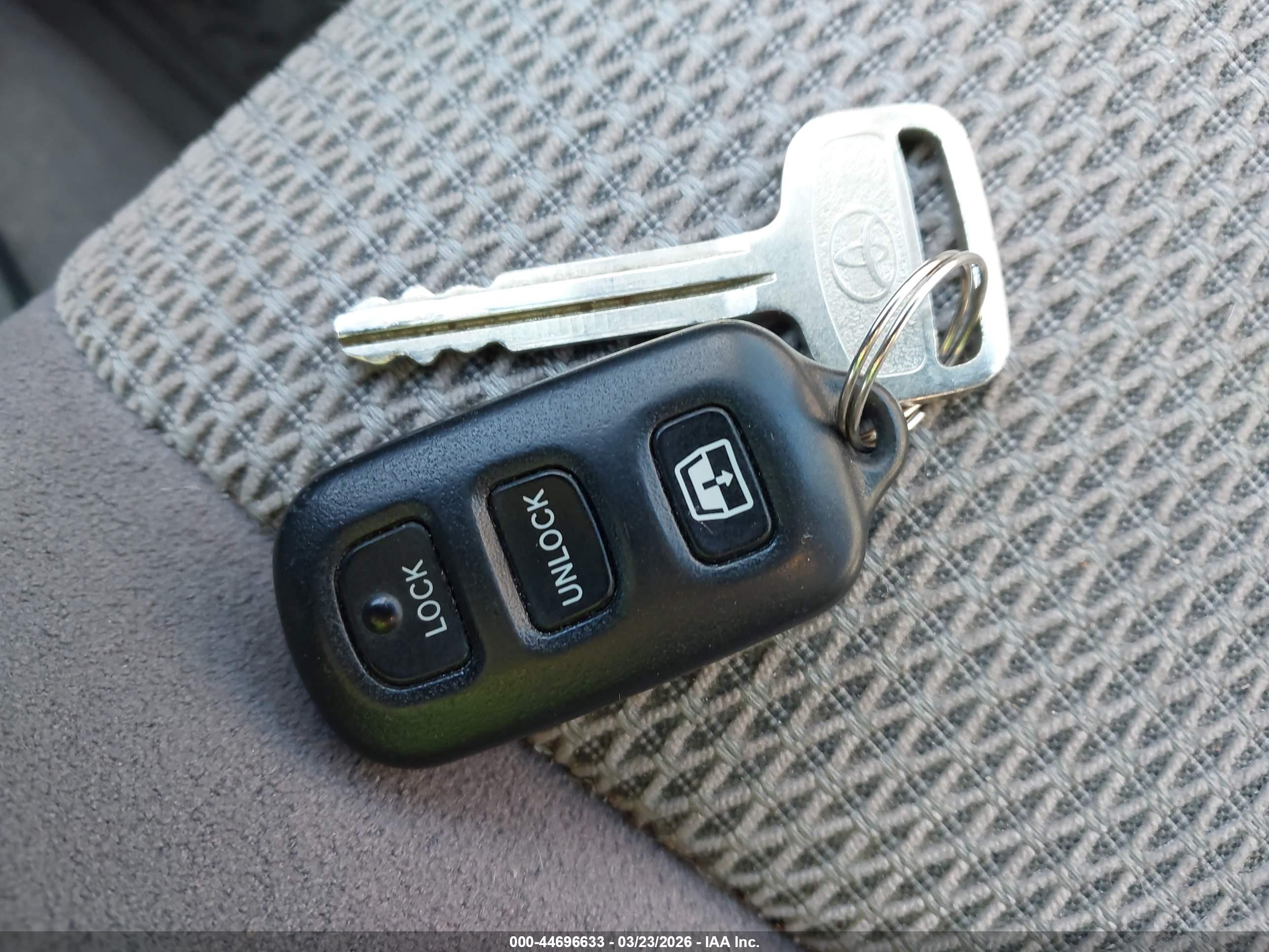 TOYOTA 4RUNNER image 11