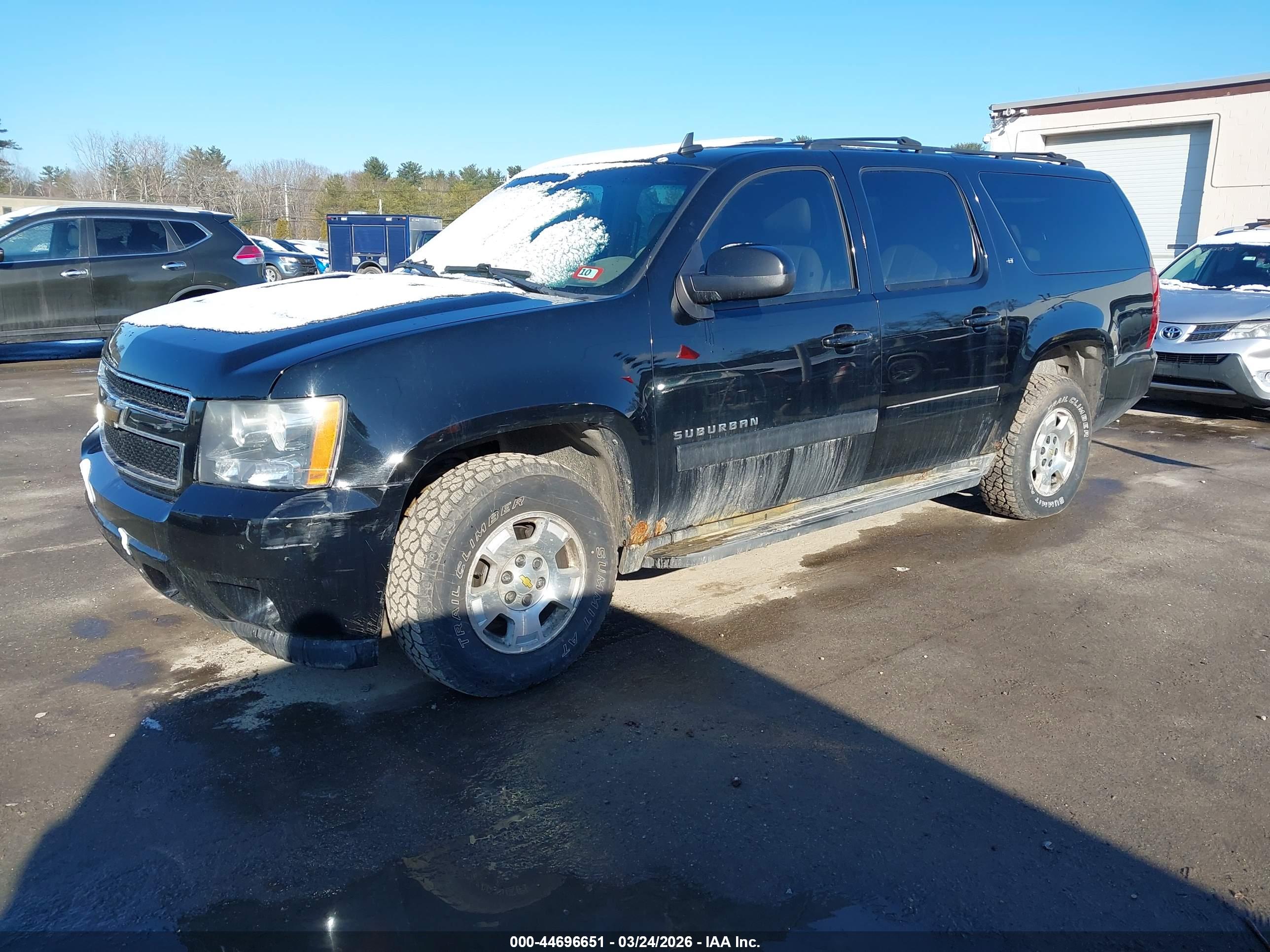 CHEVROLET SUBURBAN image 2