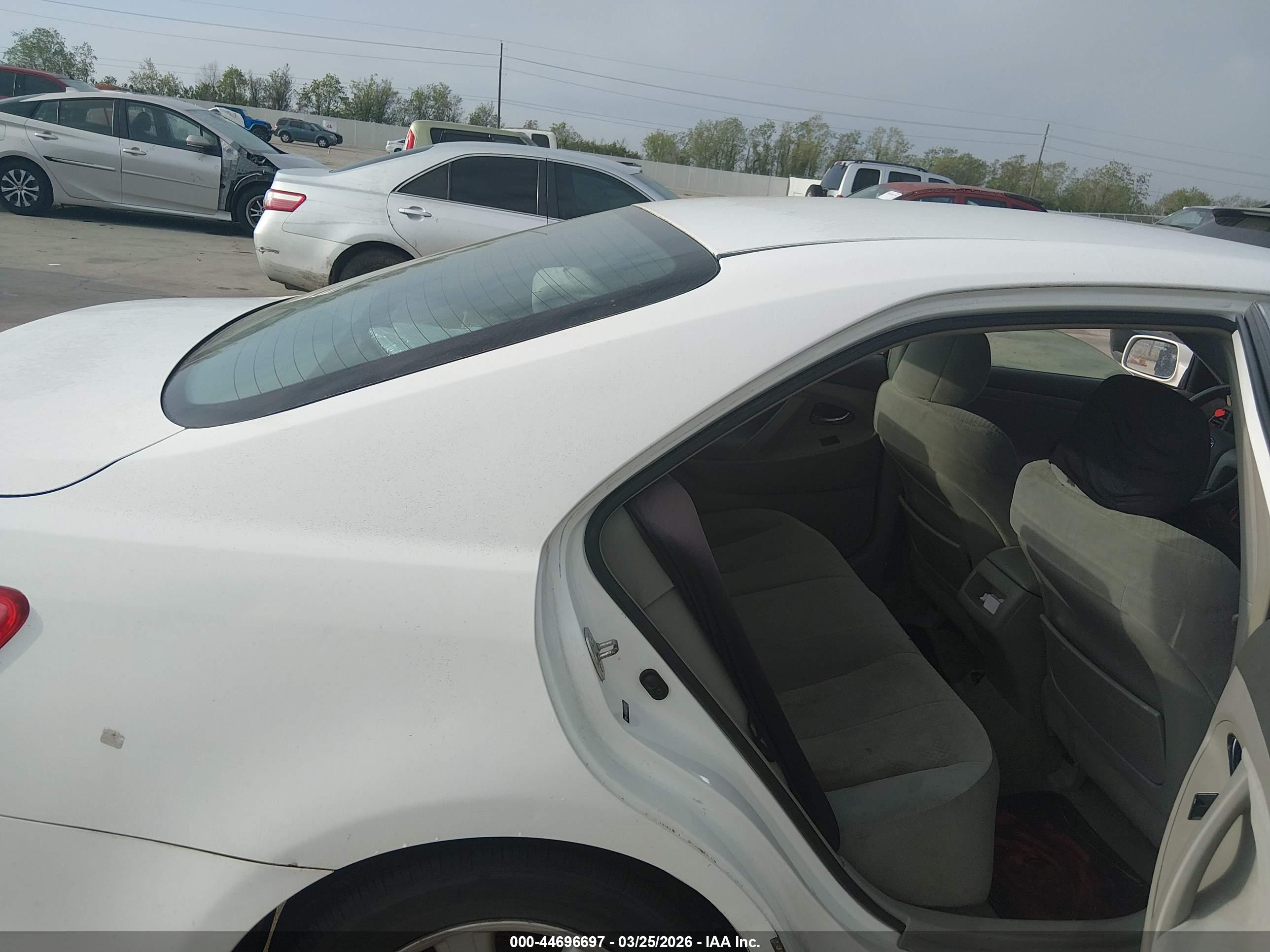 TOYOTA CAMRY image 8