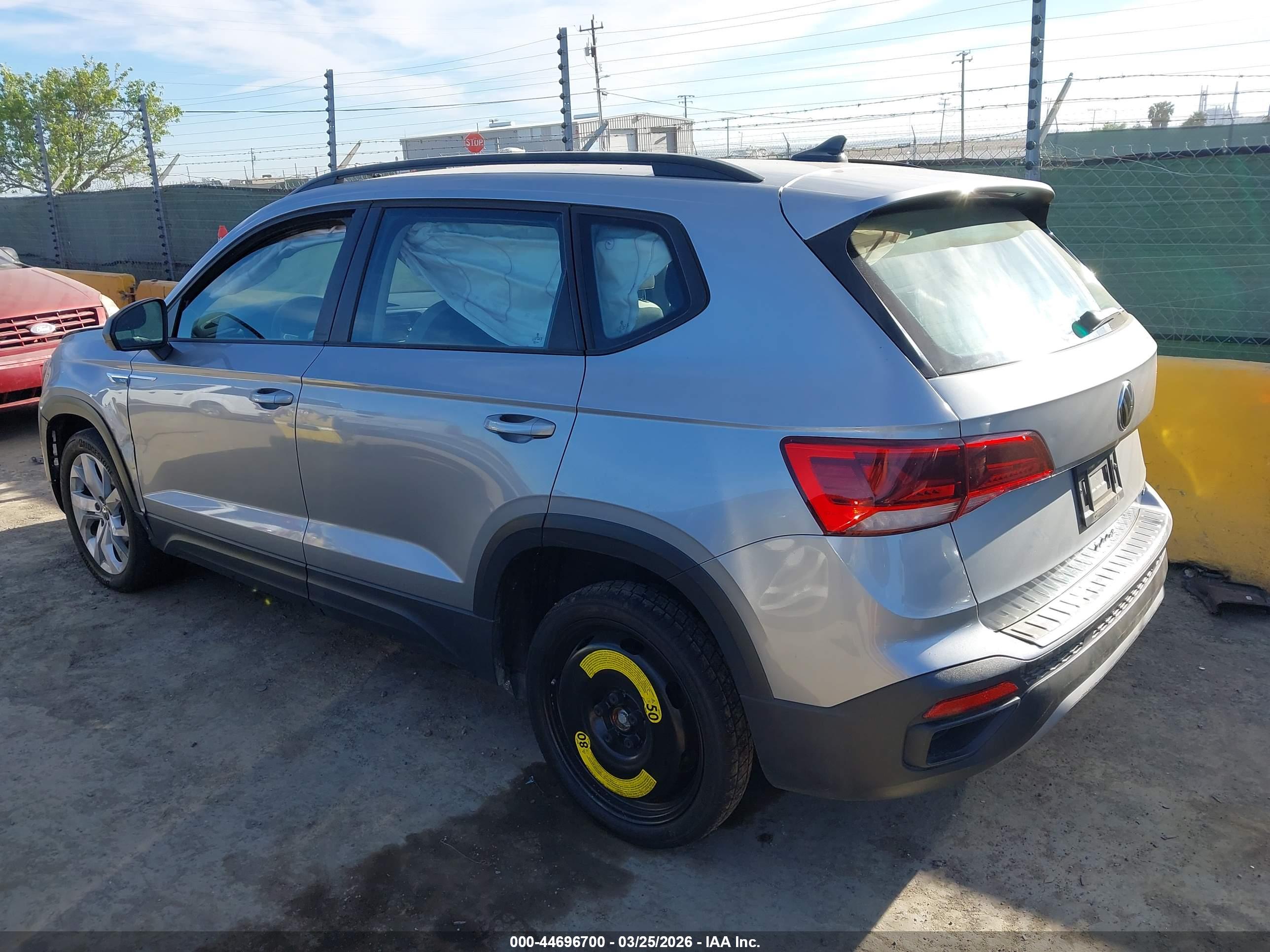 VOLKSWAGEN TAOS image 3