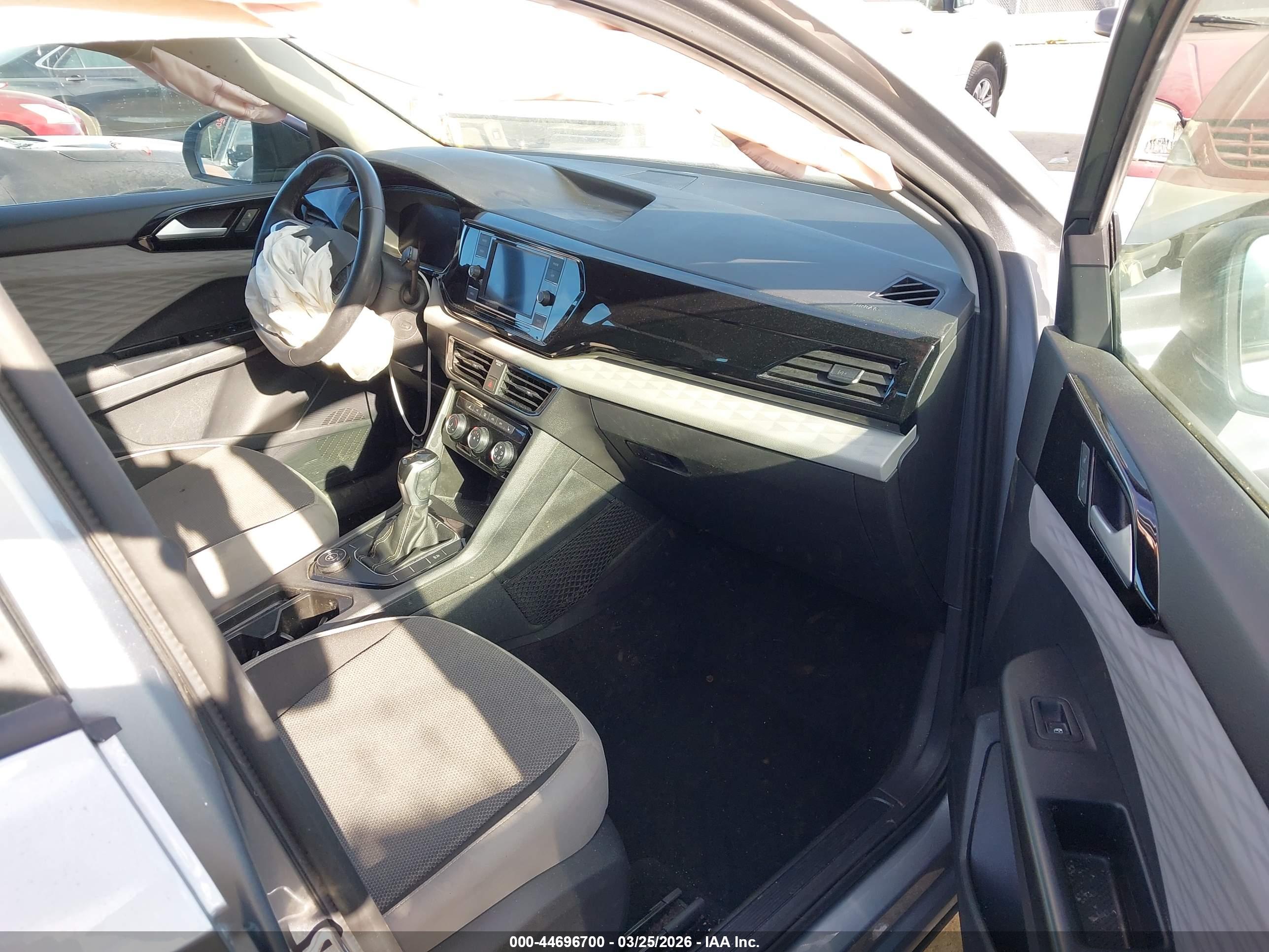 VOLKSWAGEN TAOS image 5