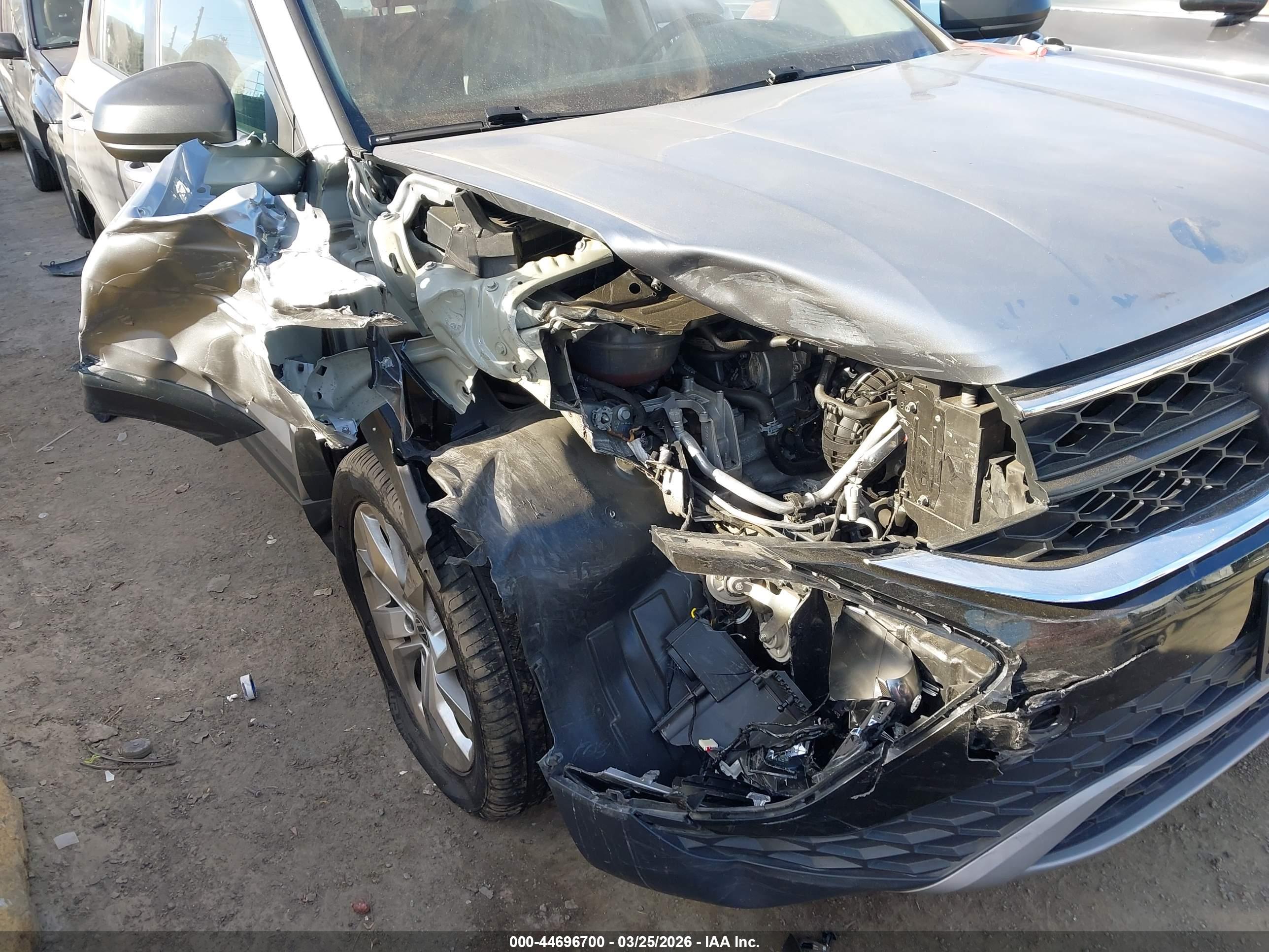 VOLKSWAGEN TAOS image 6
