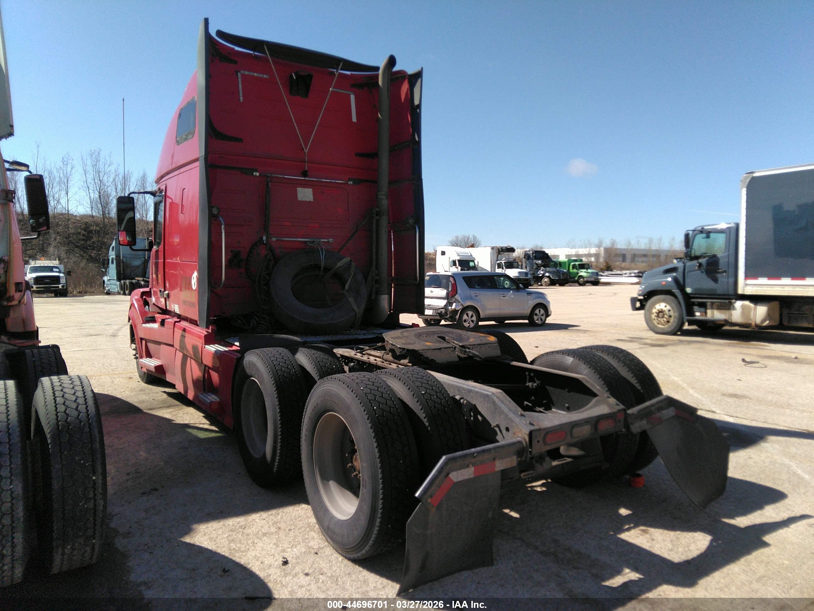 VOLVO VN image 3