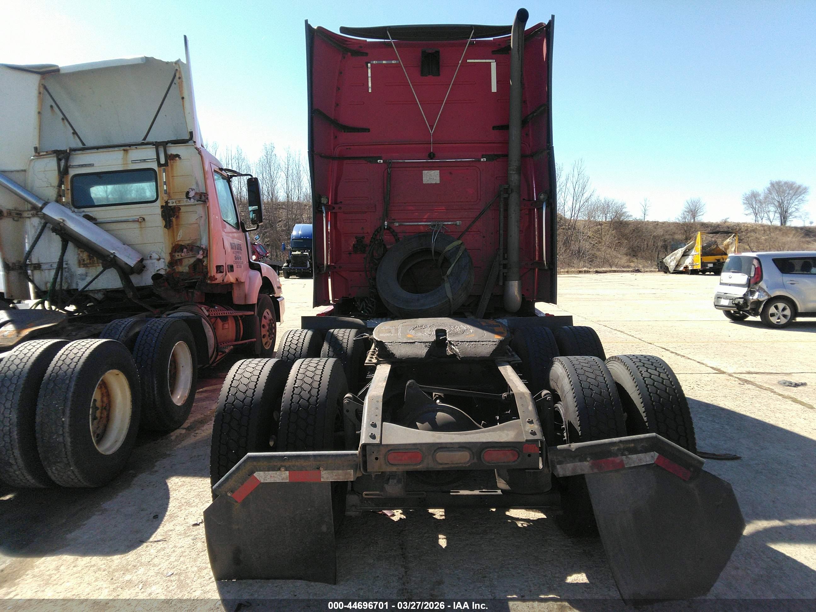 VOLVO VN image 8