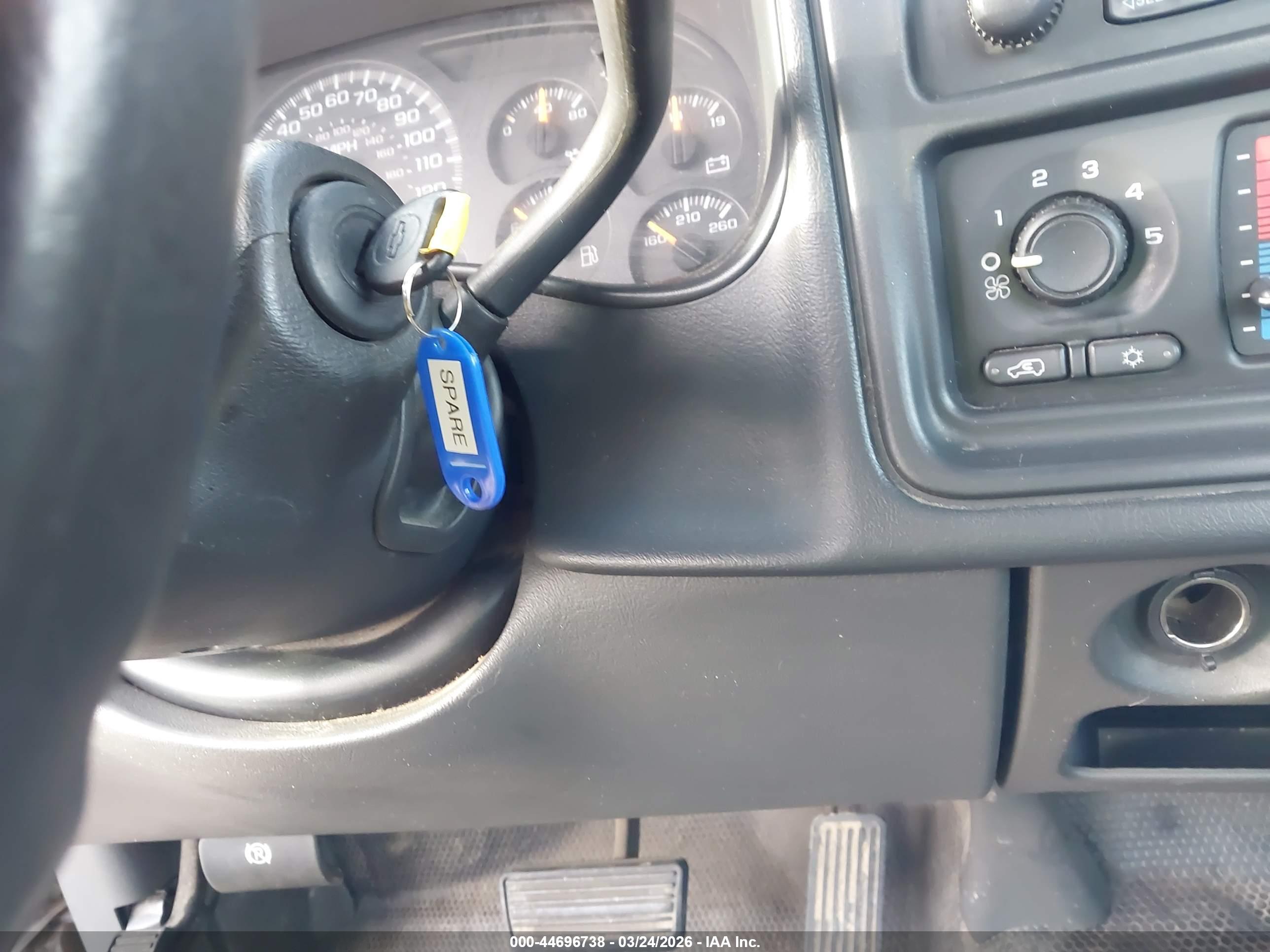 CHEVROLET SILVERADO image 11