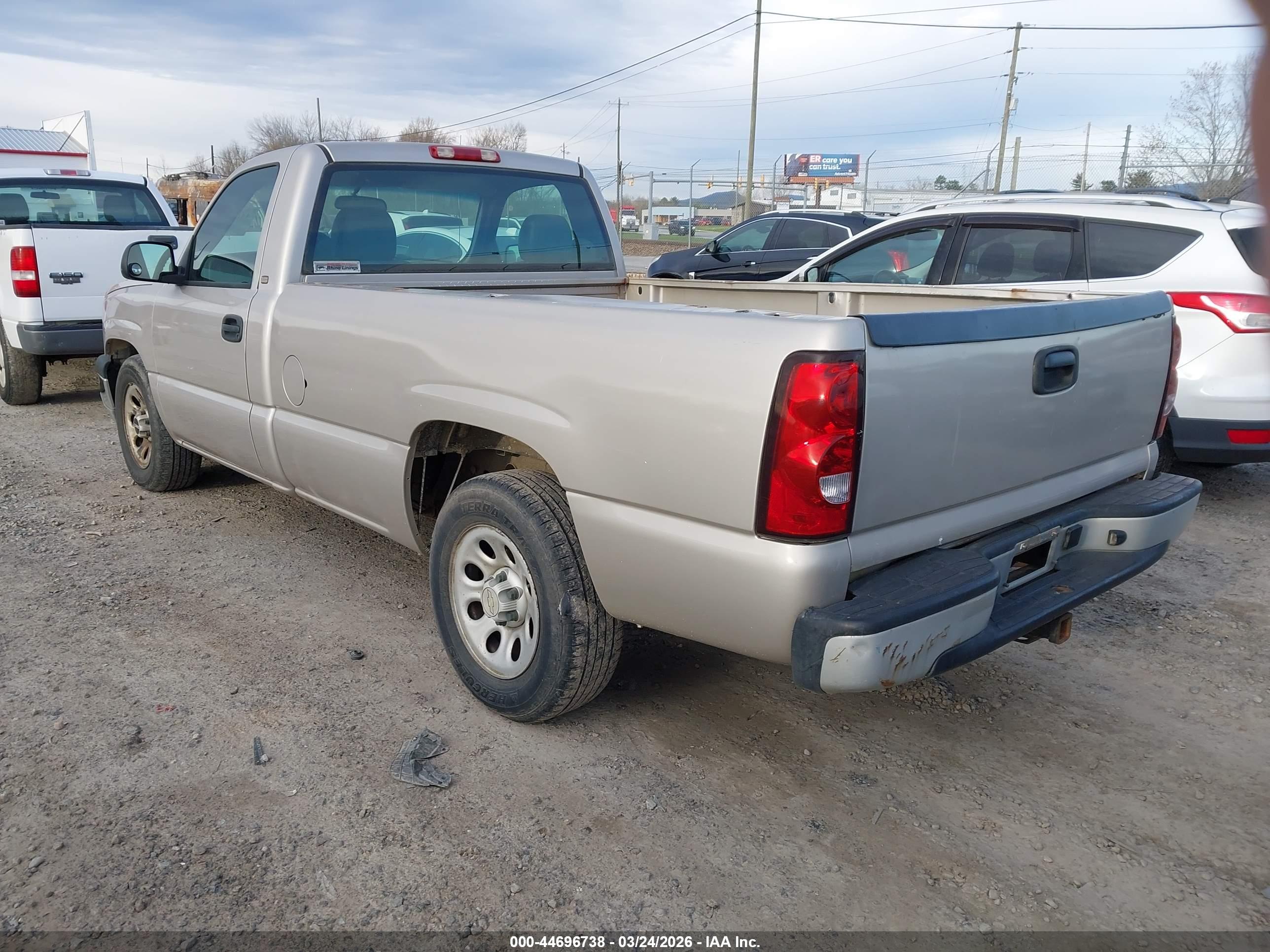 CHEVROLET SILVERADO image 3