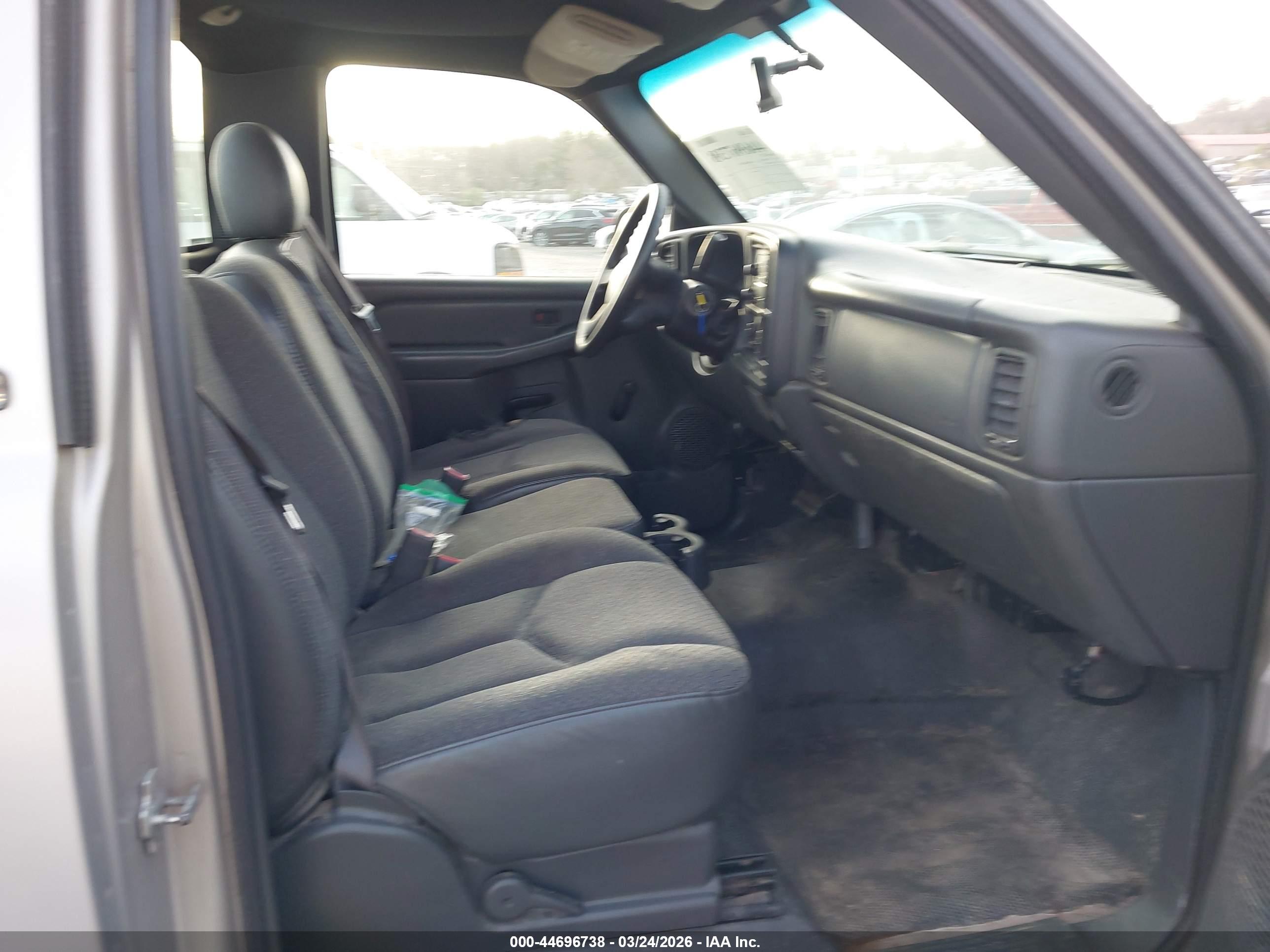 CHEVROLET SILVERADO image 5