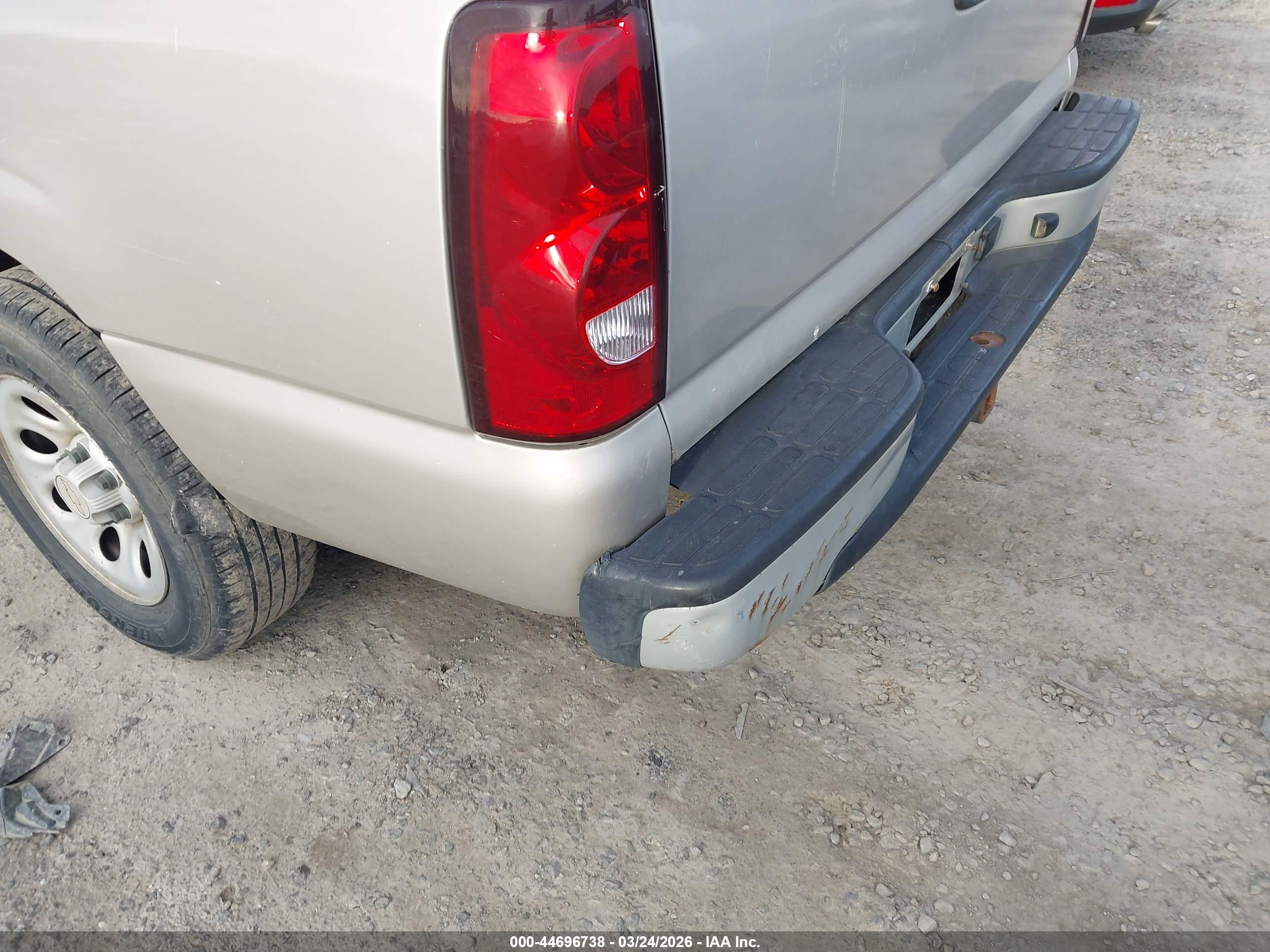 CHEVROLET SILVERADO image 6