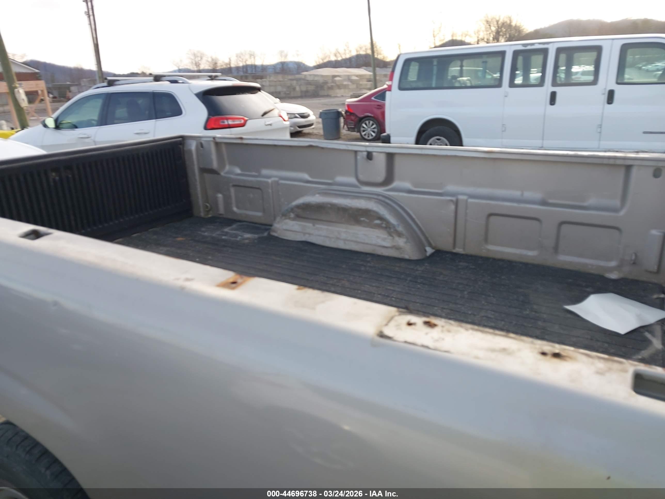 CHEVROLET SILVERADO image 8