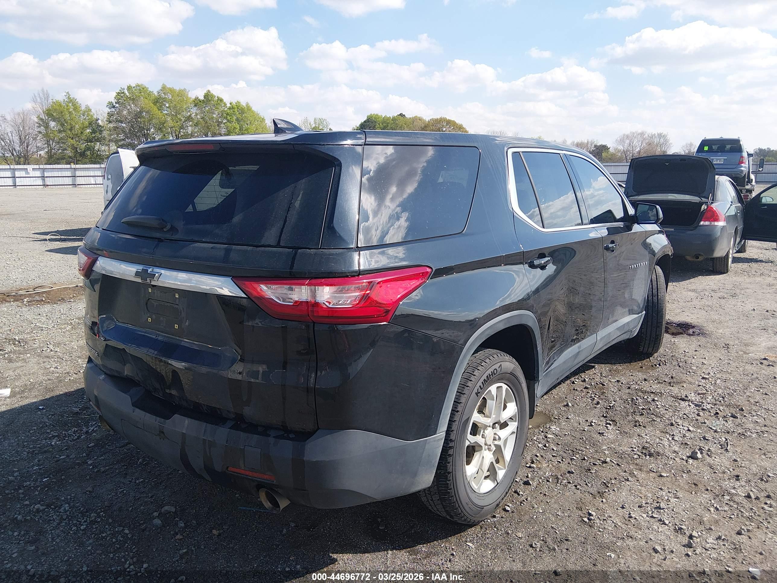 CHEVROLET TRAVERSE image 4