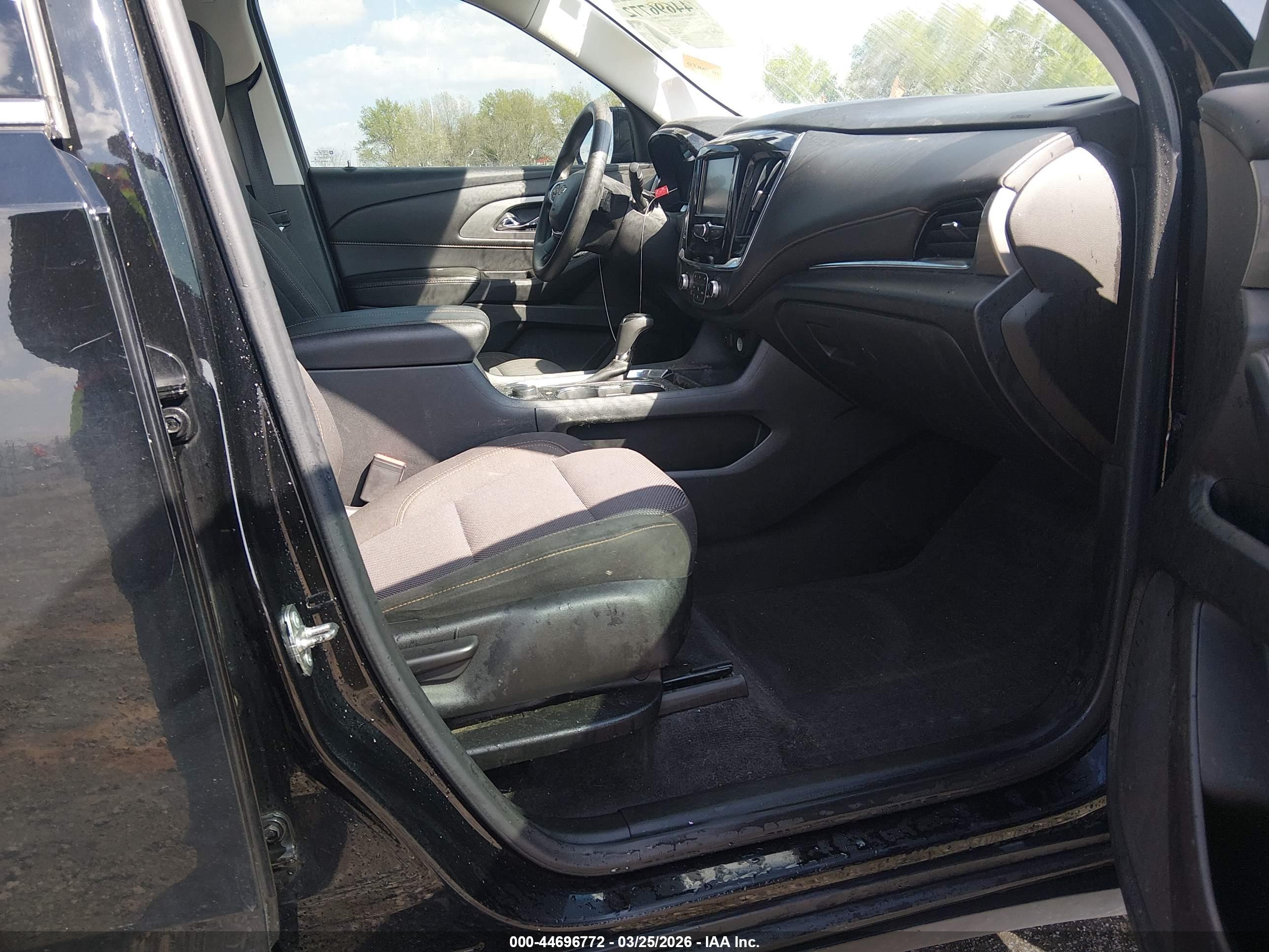 CHEVROLET TRAVERSE image 5