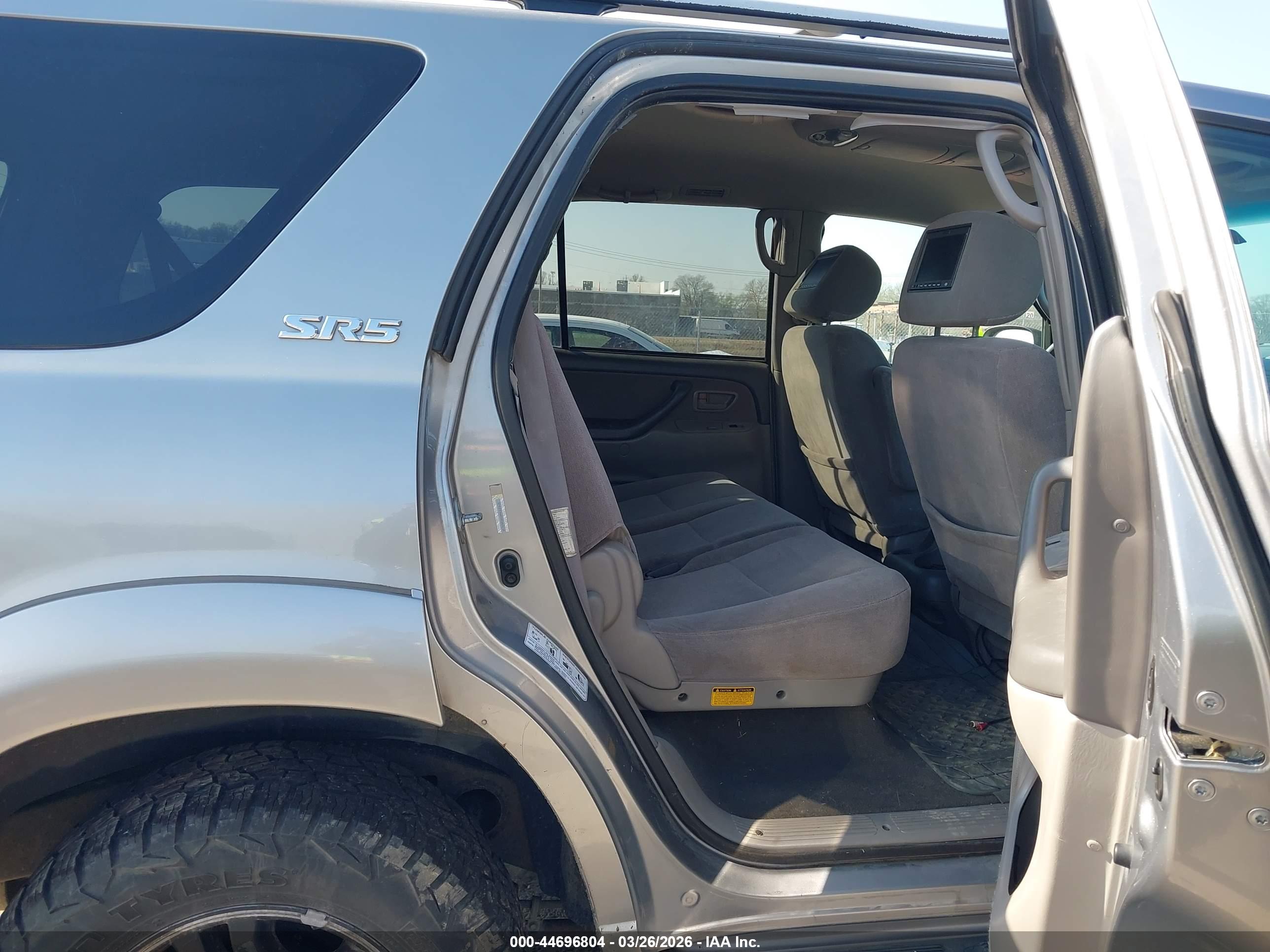 TOYOTA SEQUOIA image 8