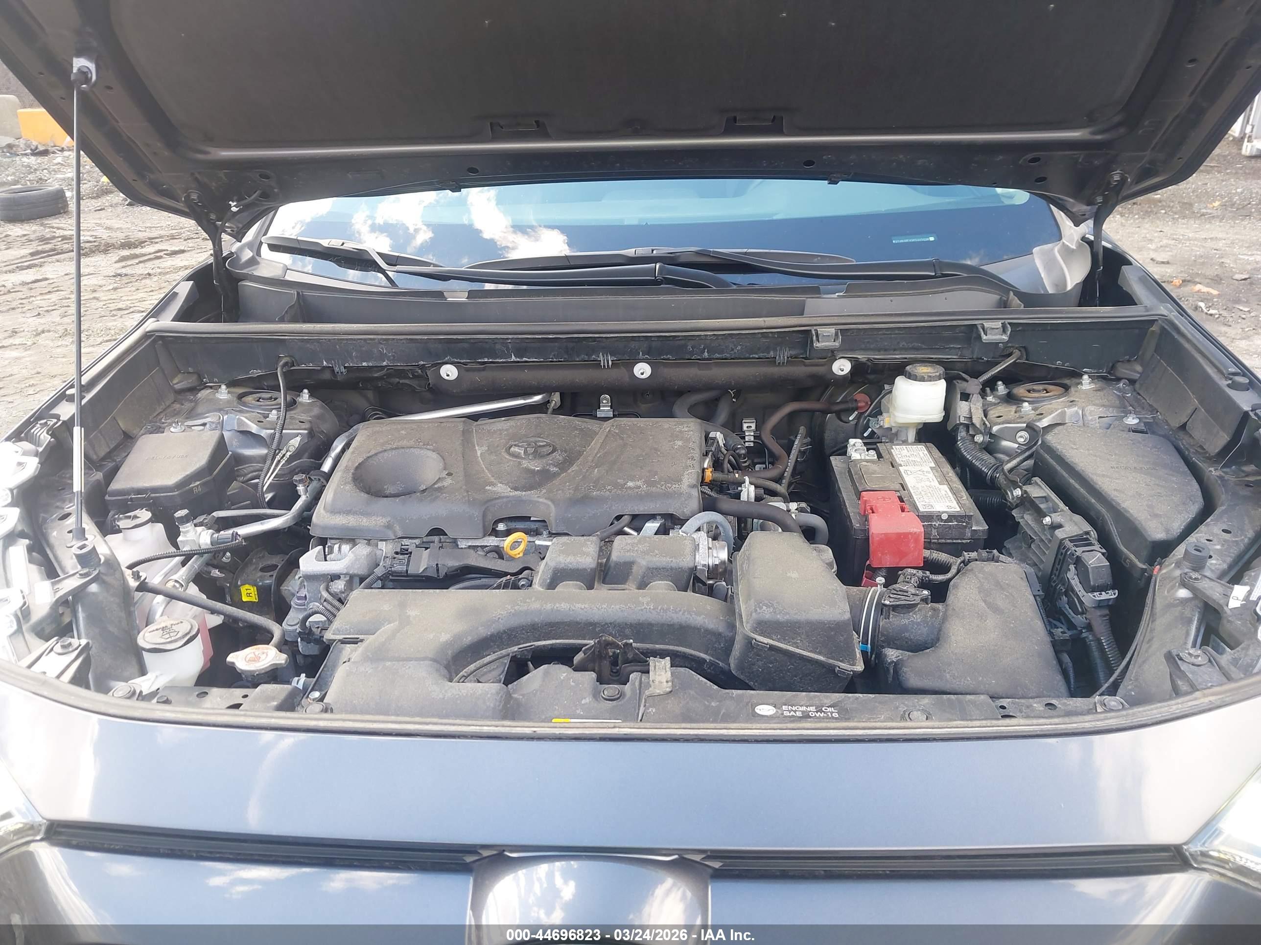 TOYOTA RAV4 image 10