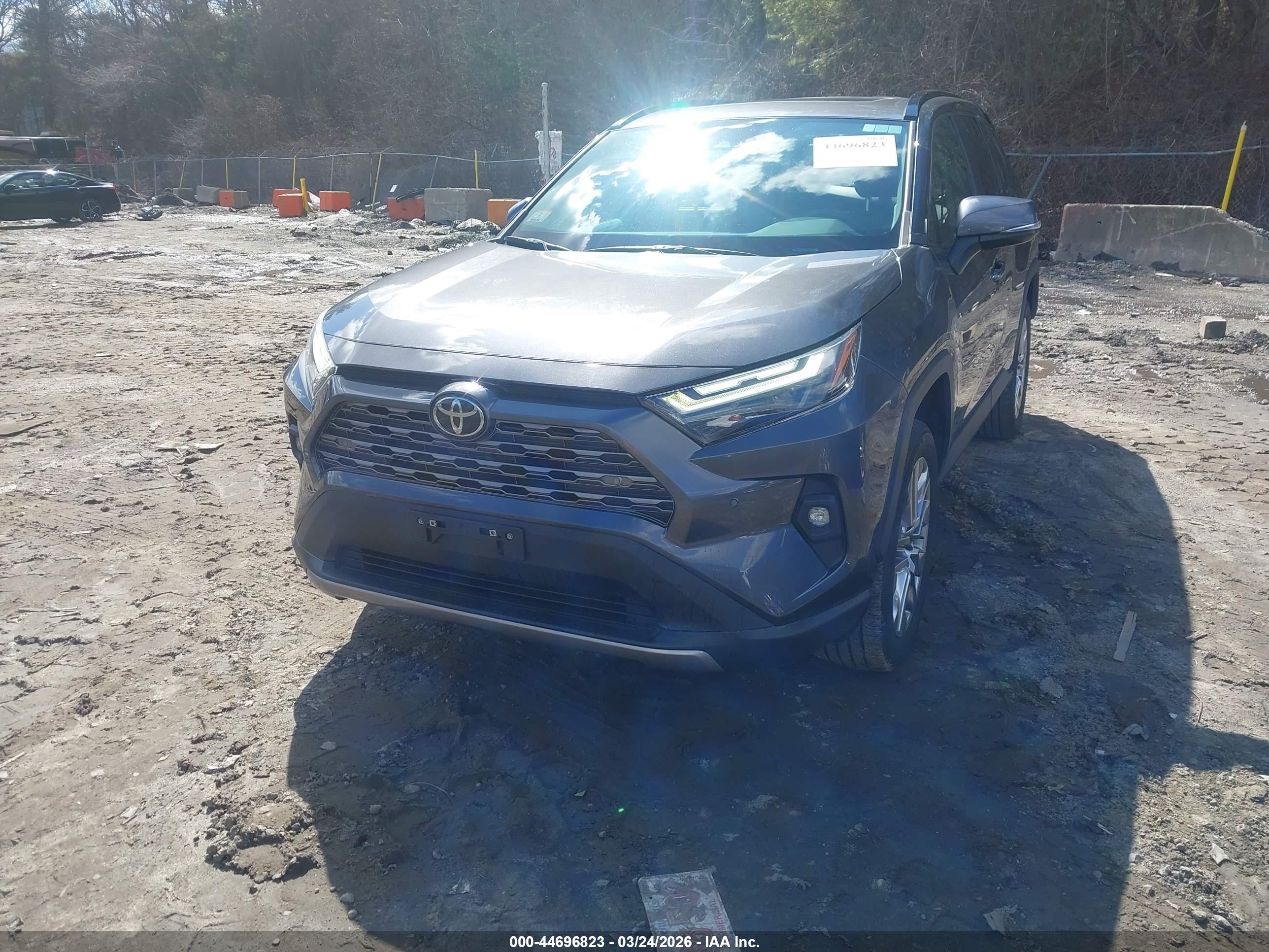 TOYOTA RAV4 image 2