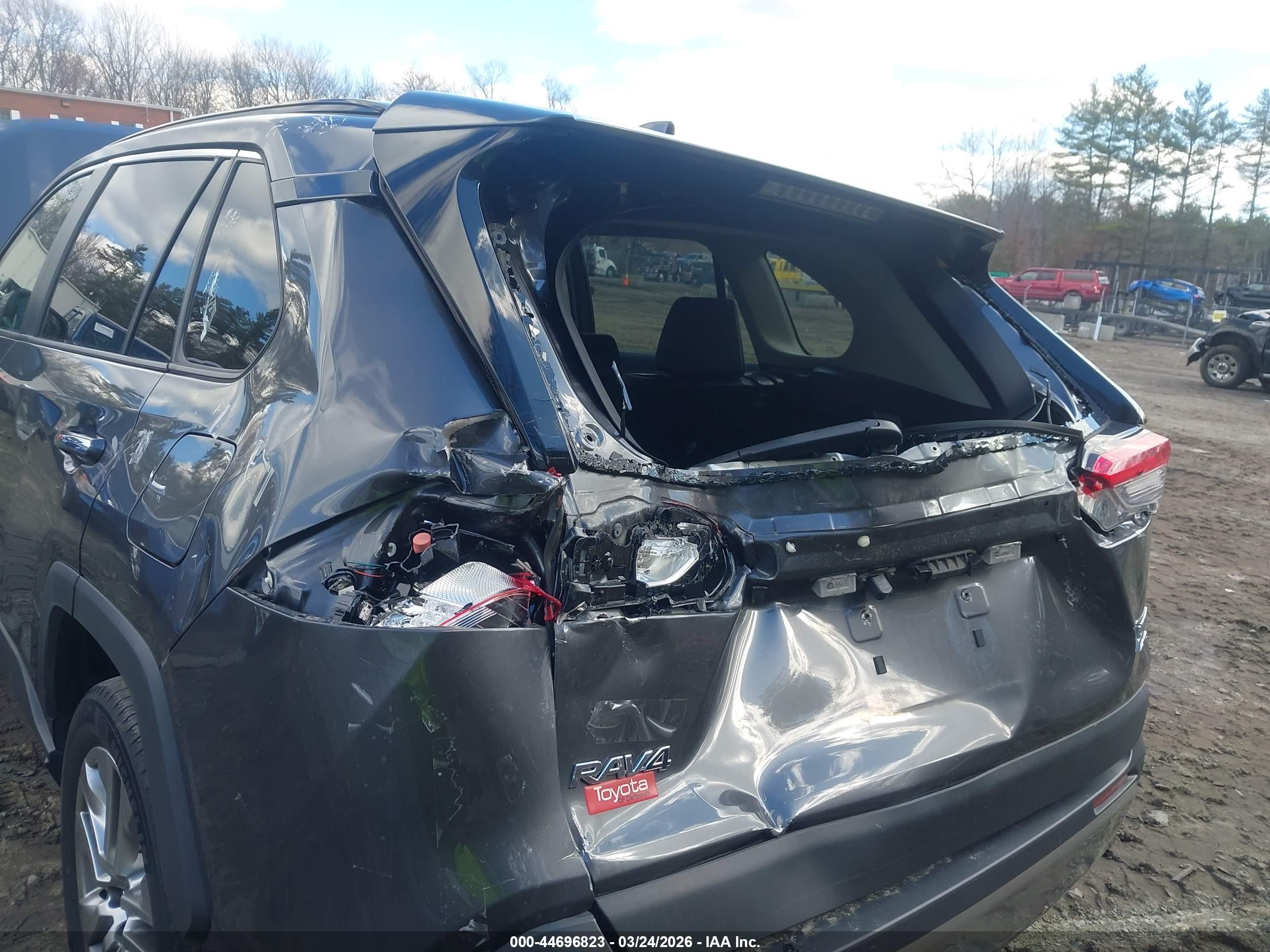 TOYOTA RAV4 image 6