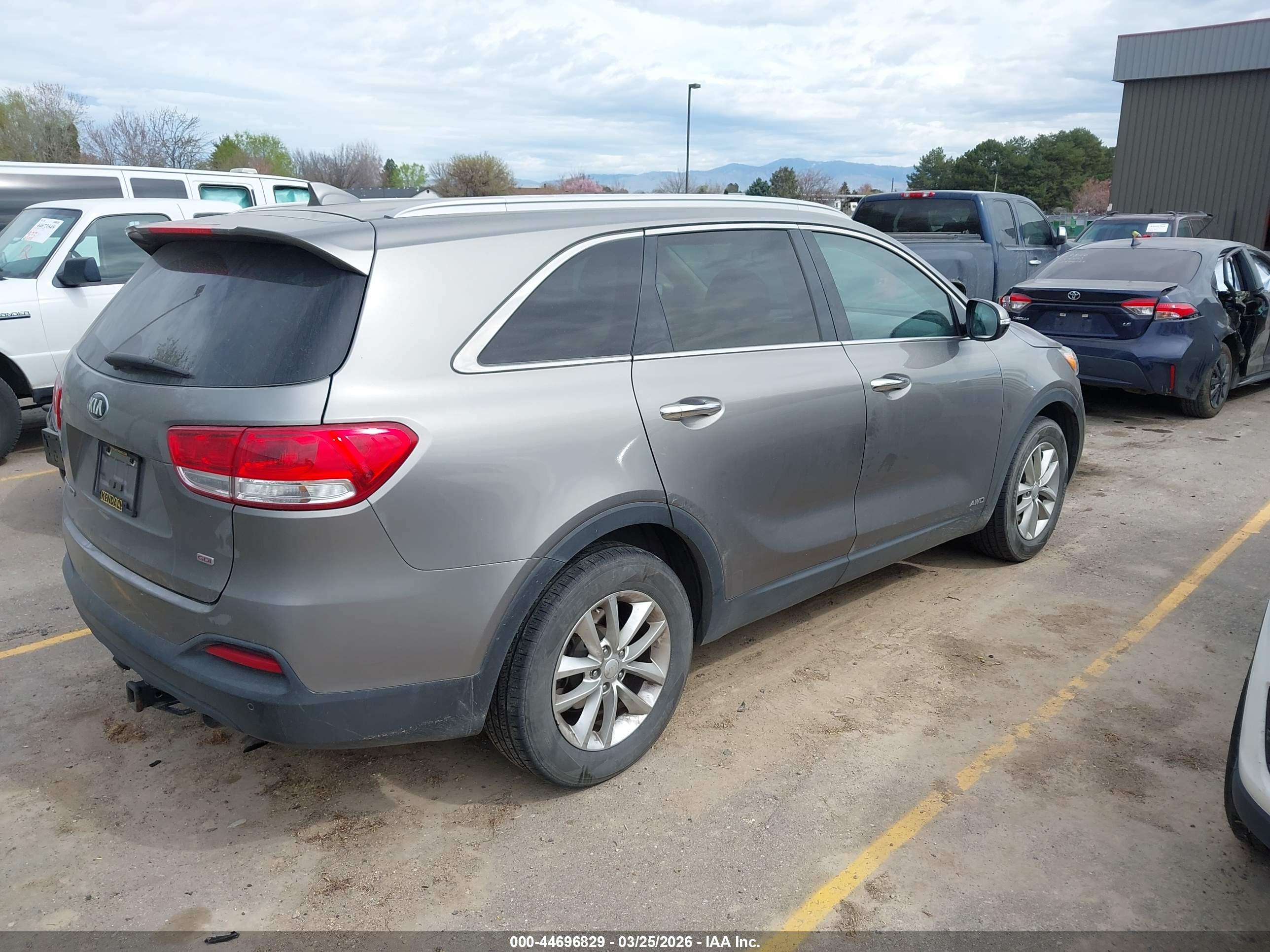 KIA SORENTO image 4