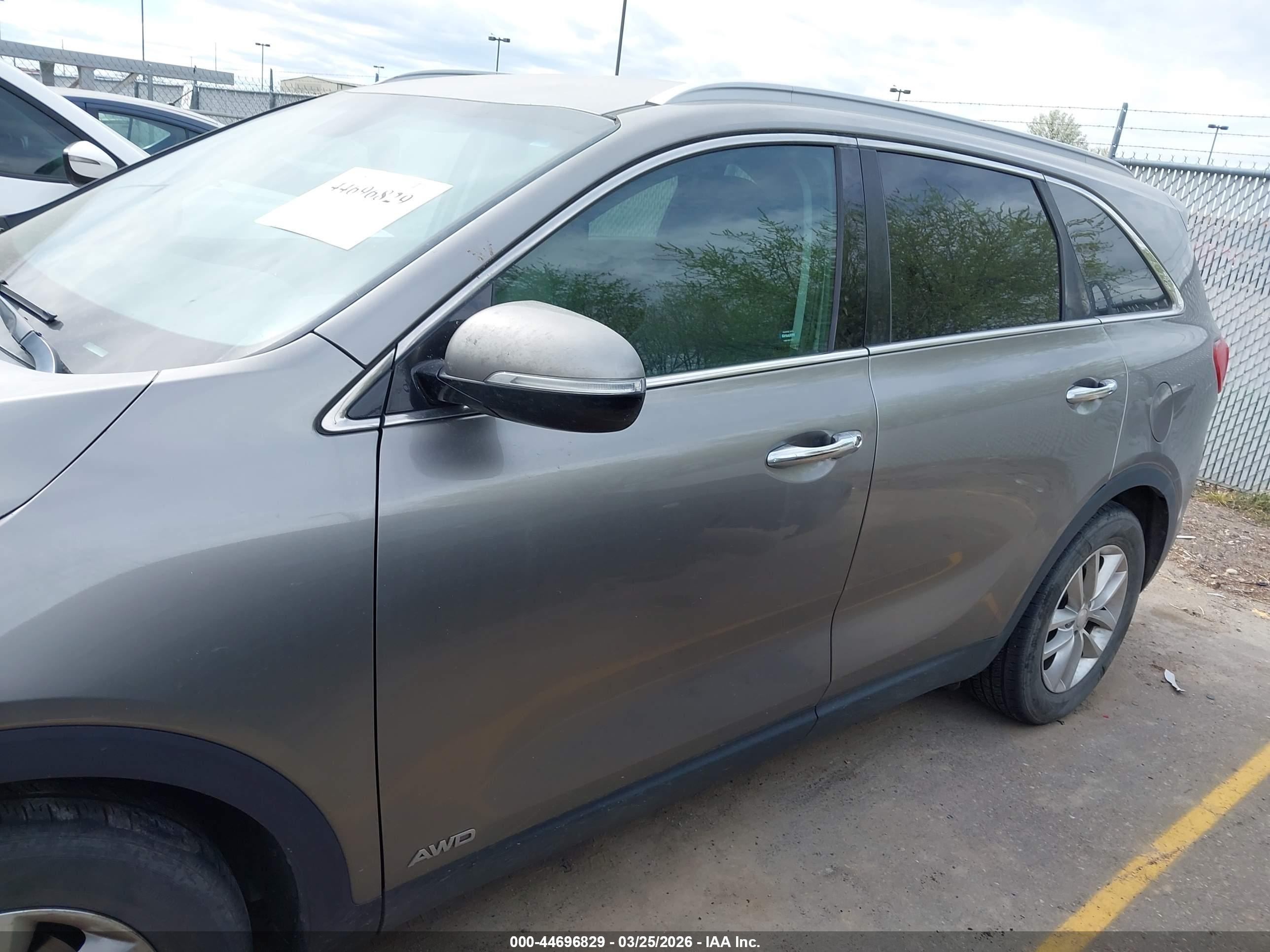 KIA SORENTO image 6