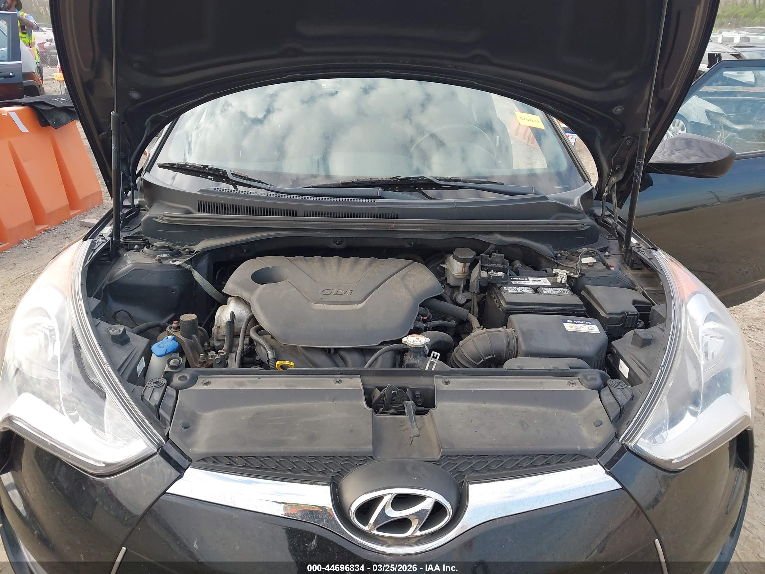 HYUNDAI VELOSTER image 10