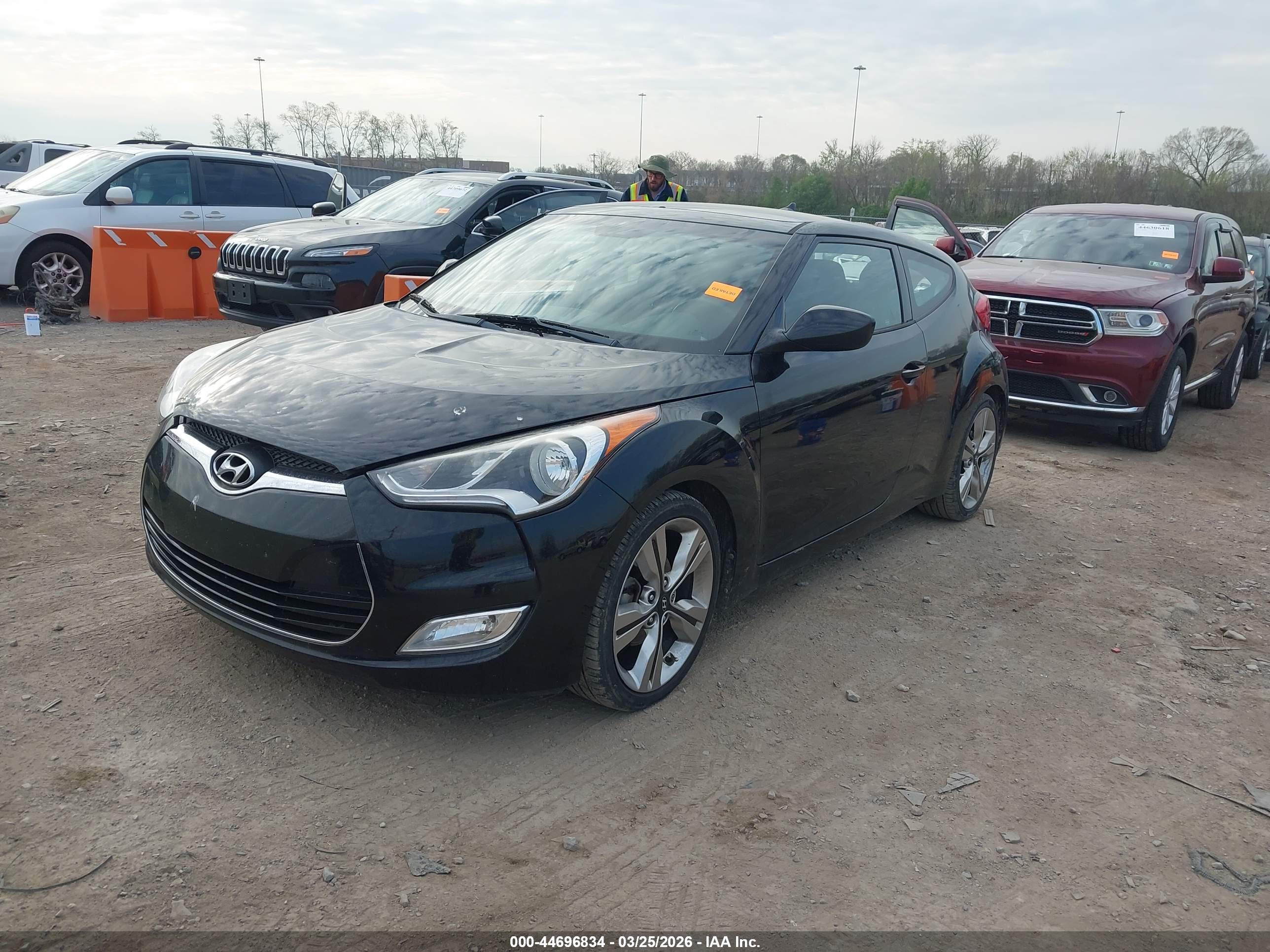 HYUNDAI VELOSTER image 2