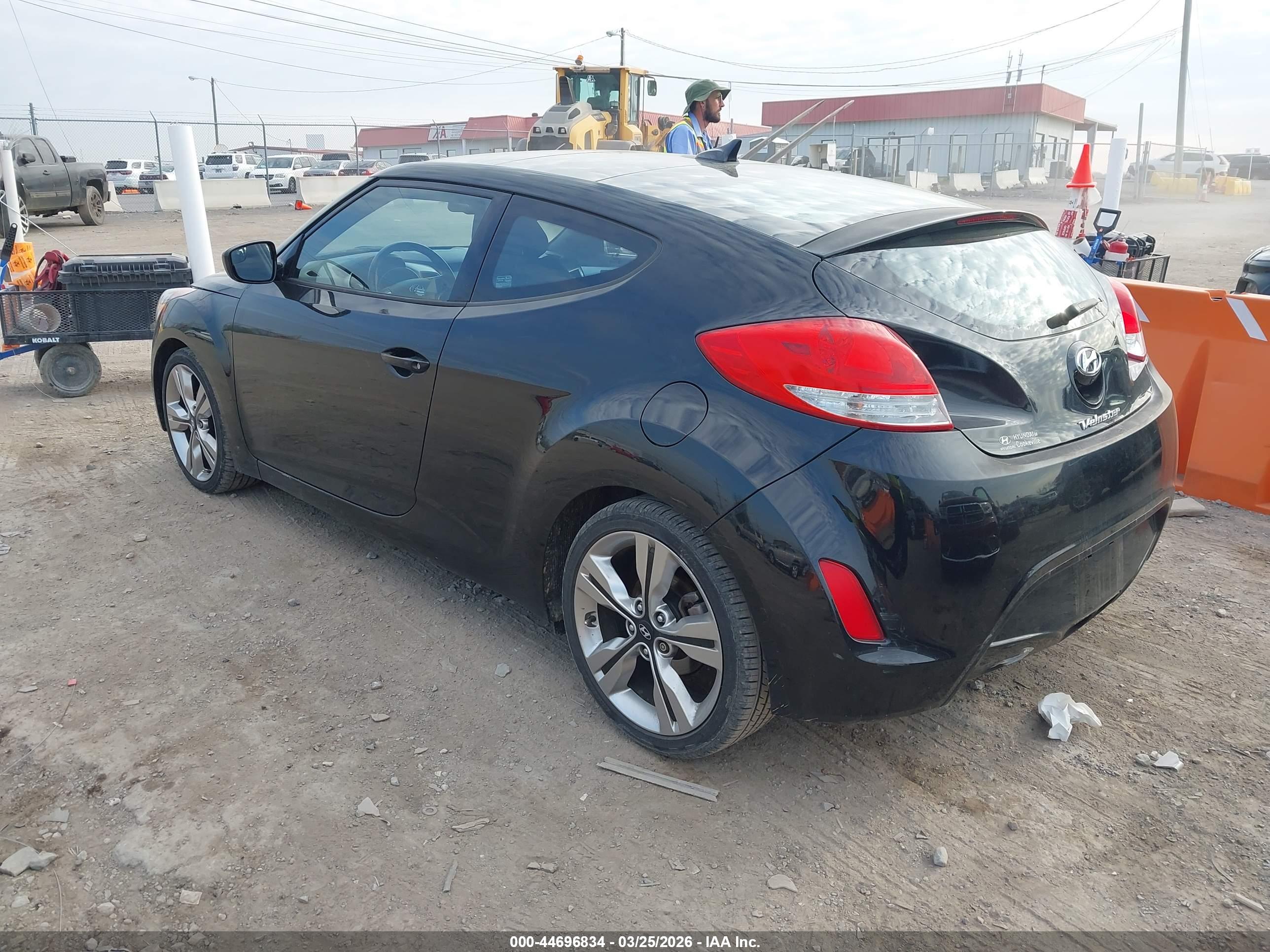 HYUNDAI VELOSTER image 3