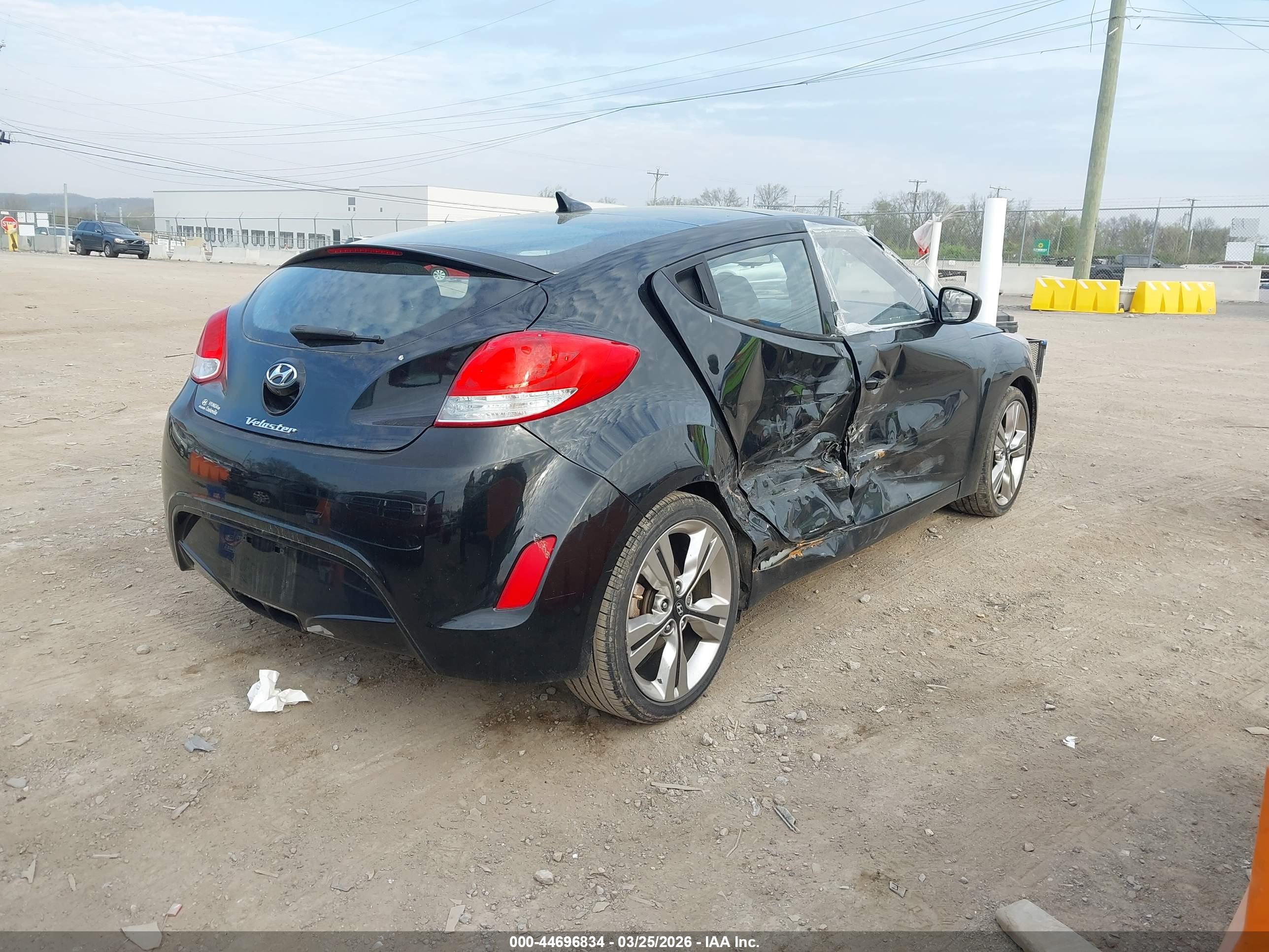 HYUNDAI VELOSTER image 4