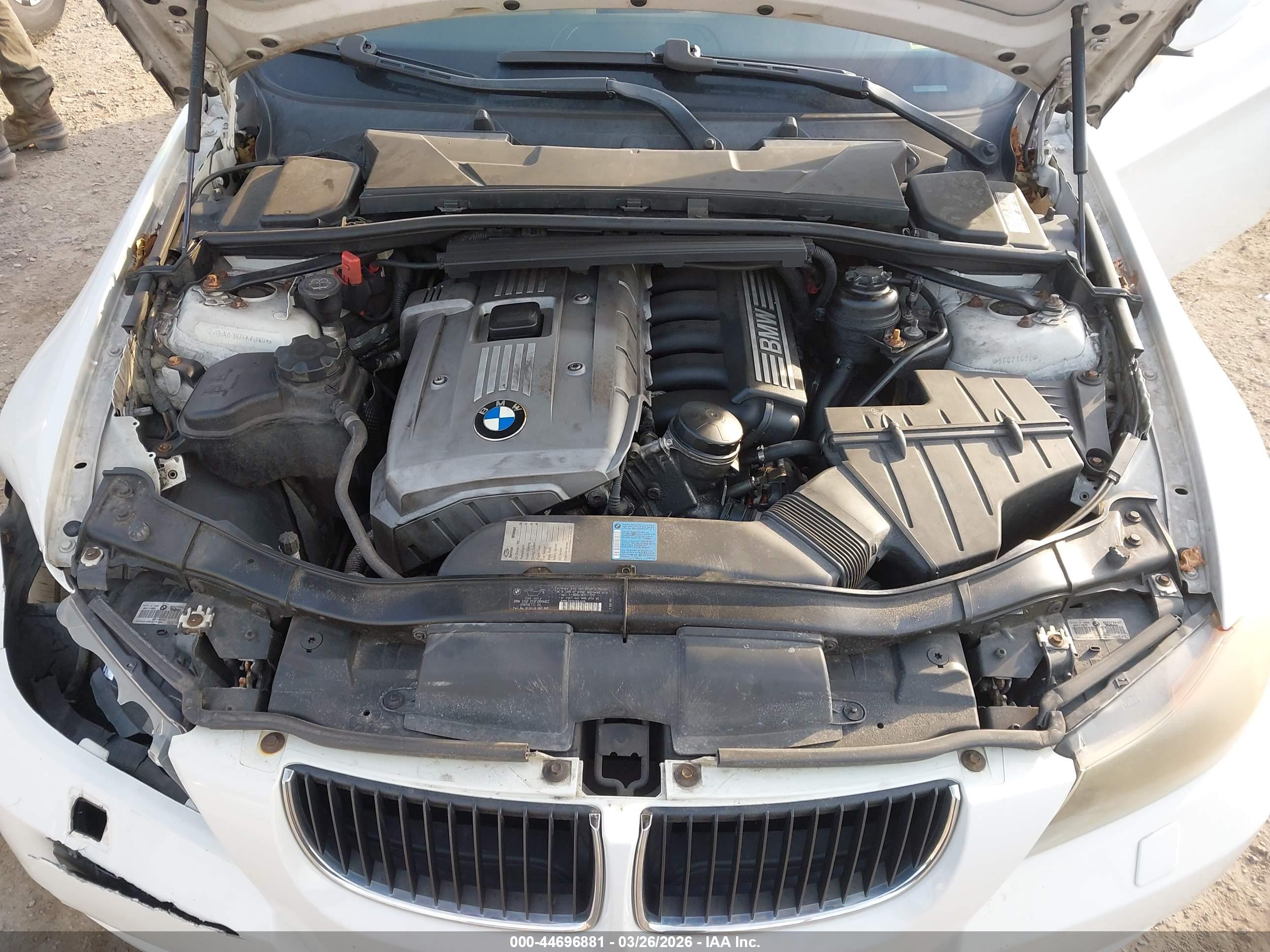 BMW 325XI image 10