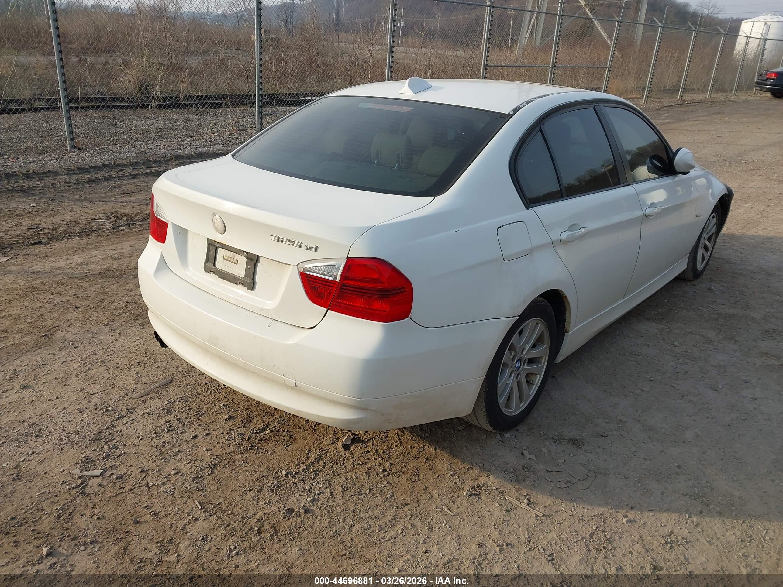 BMW 325XI image 4