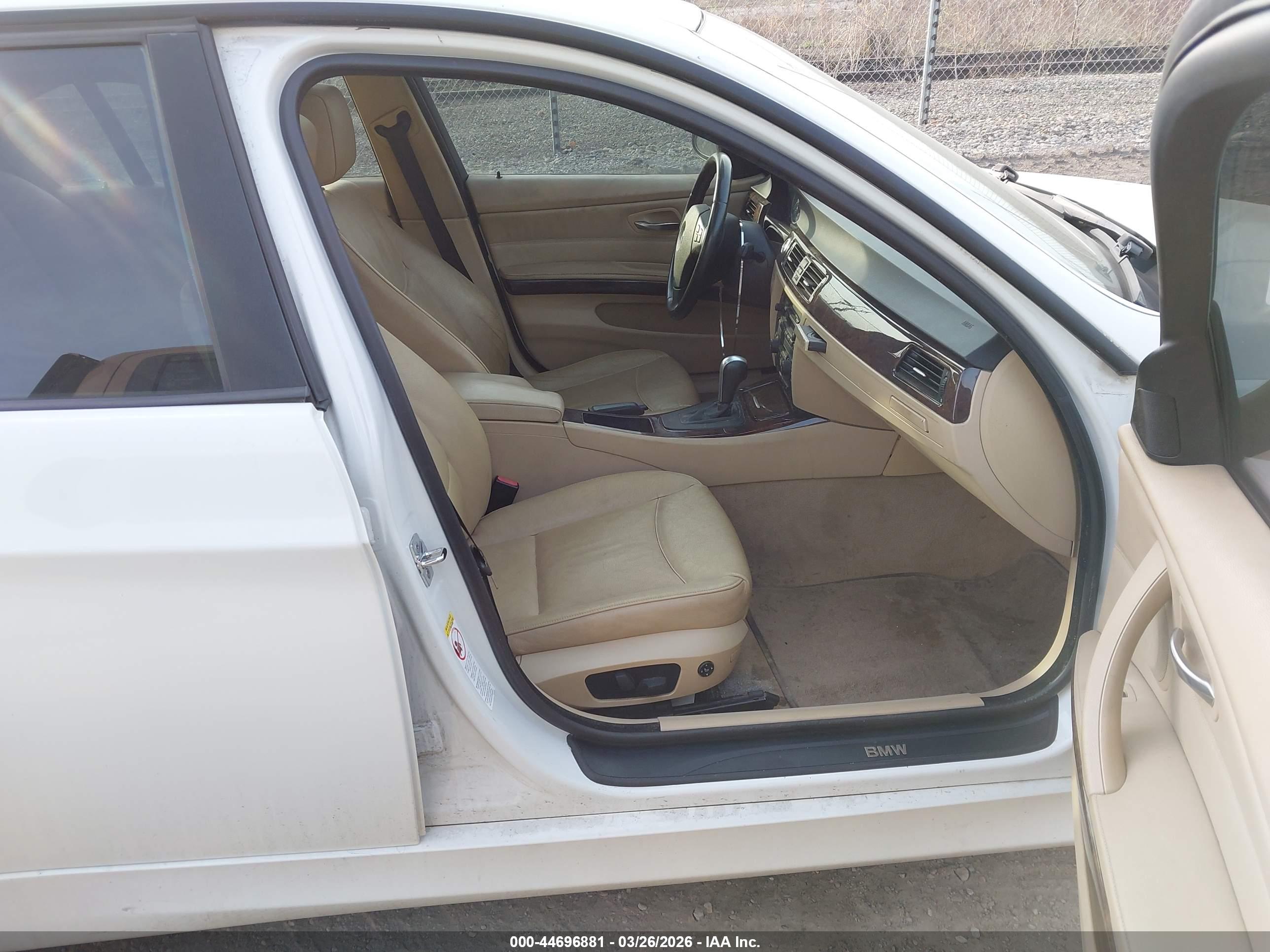 BMW 325XI image 5