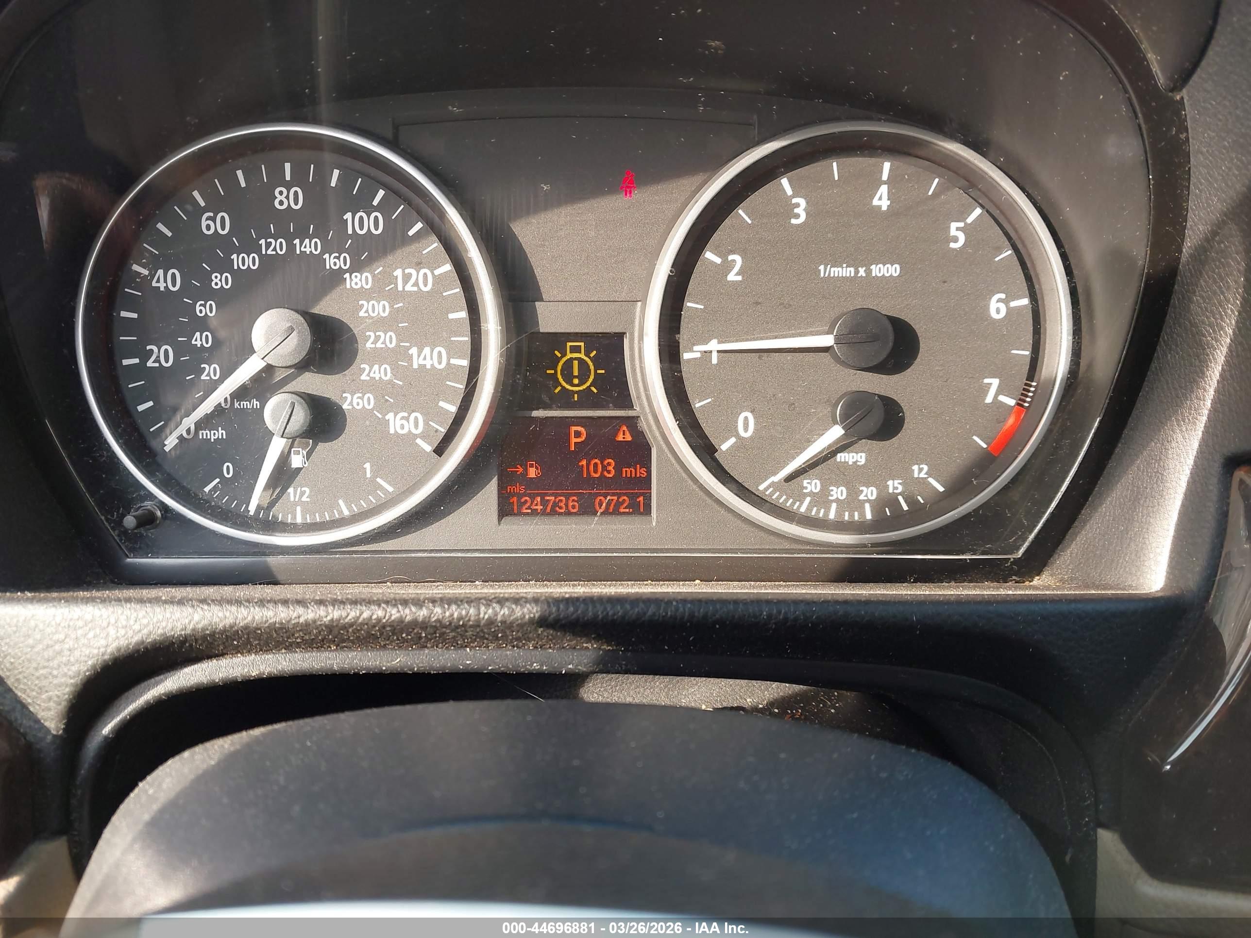 BMW 325XI image 7