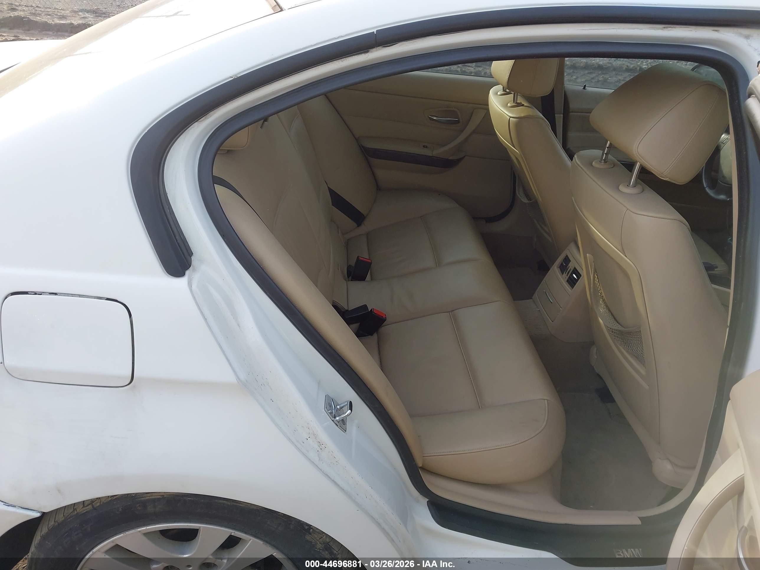 BMW 325XI image 8