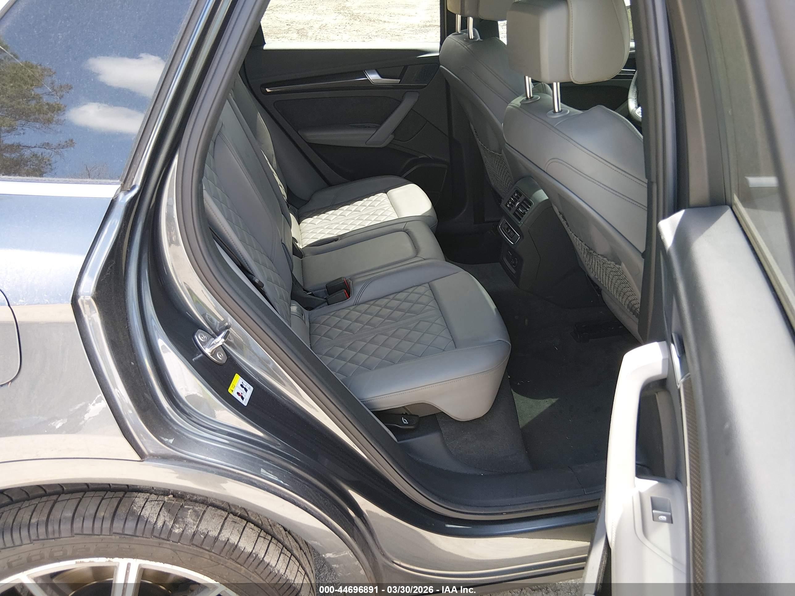 AUDI SQ5 image 8
