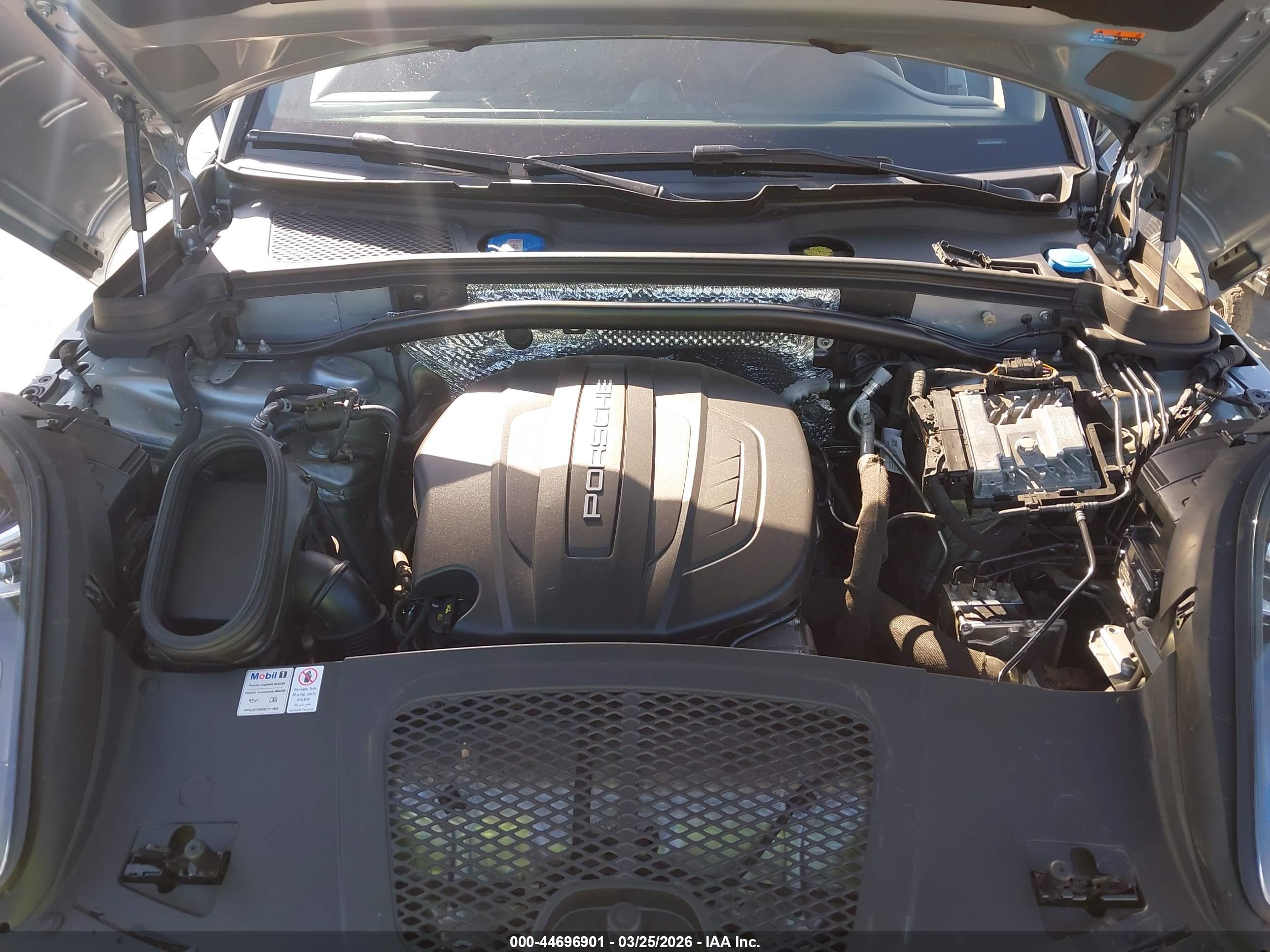 PORSCHE MACAN image 10