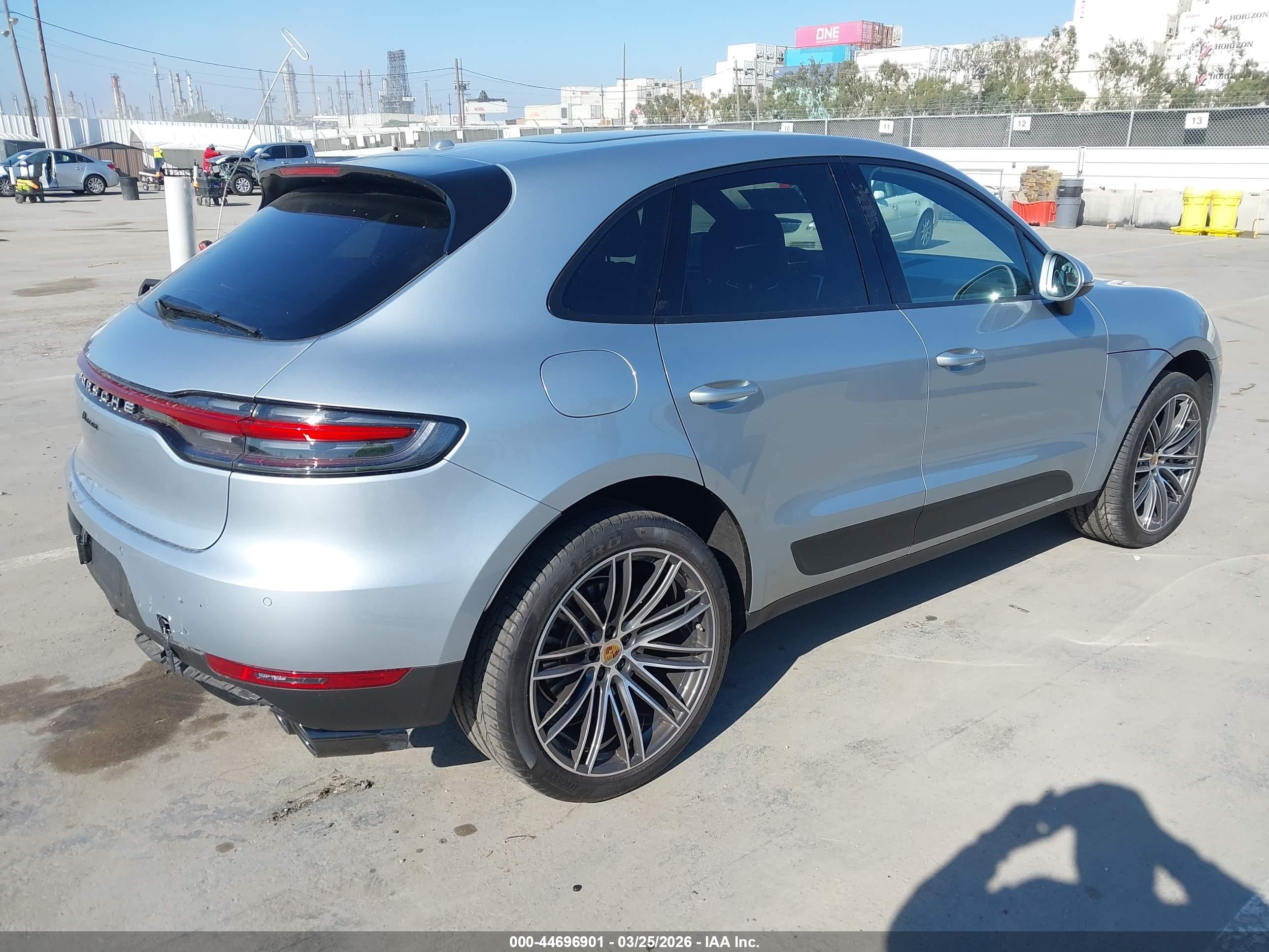 PORSCHE MACAN image 4