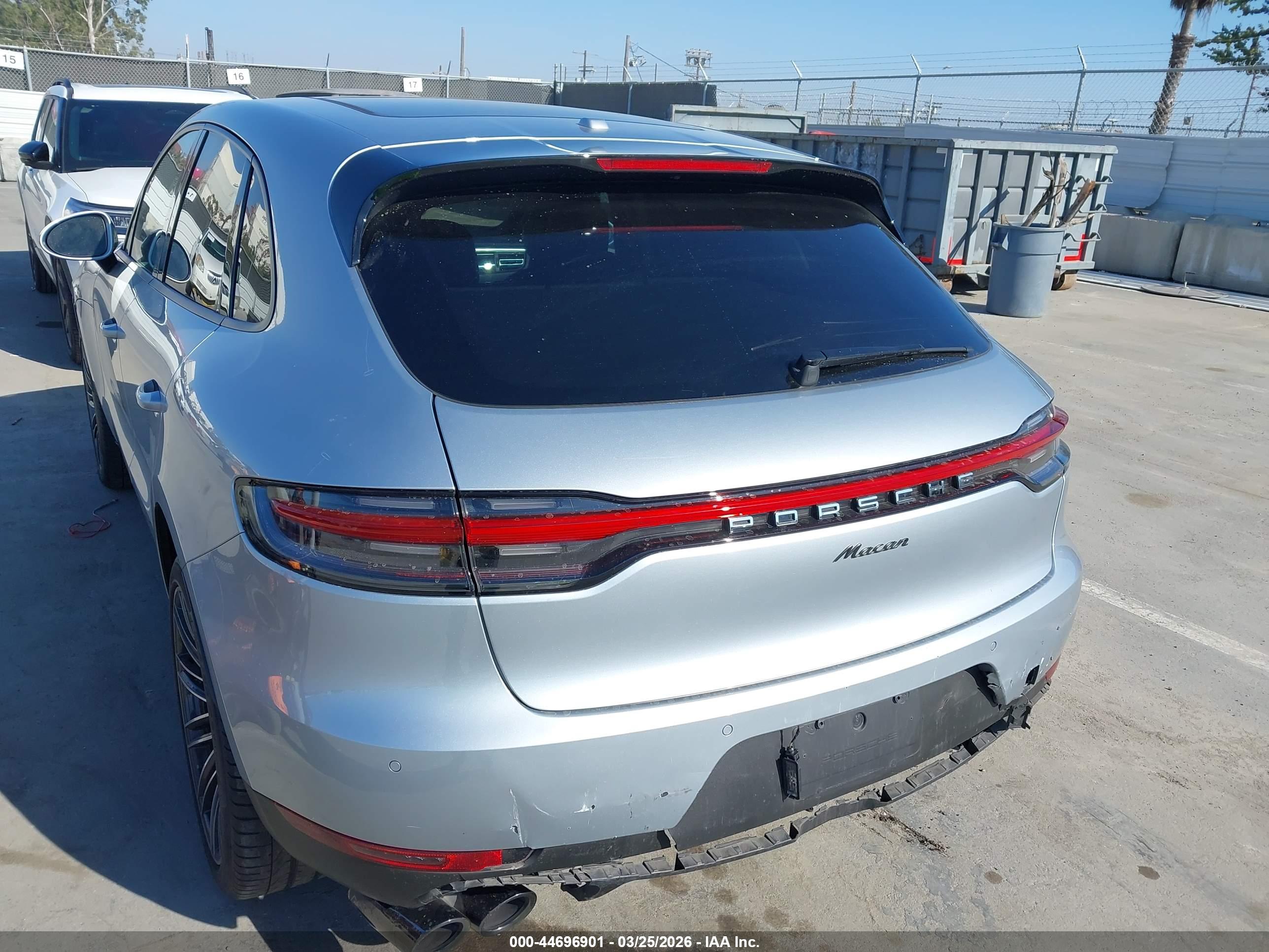 PORSCHE MACAN image 6