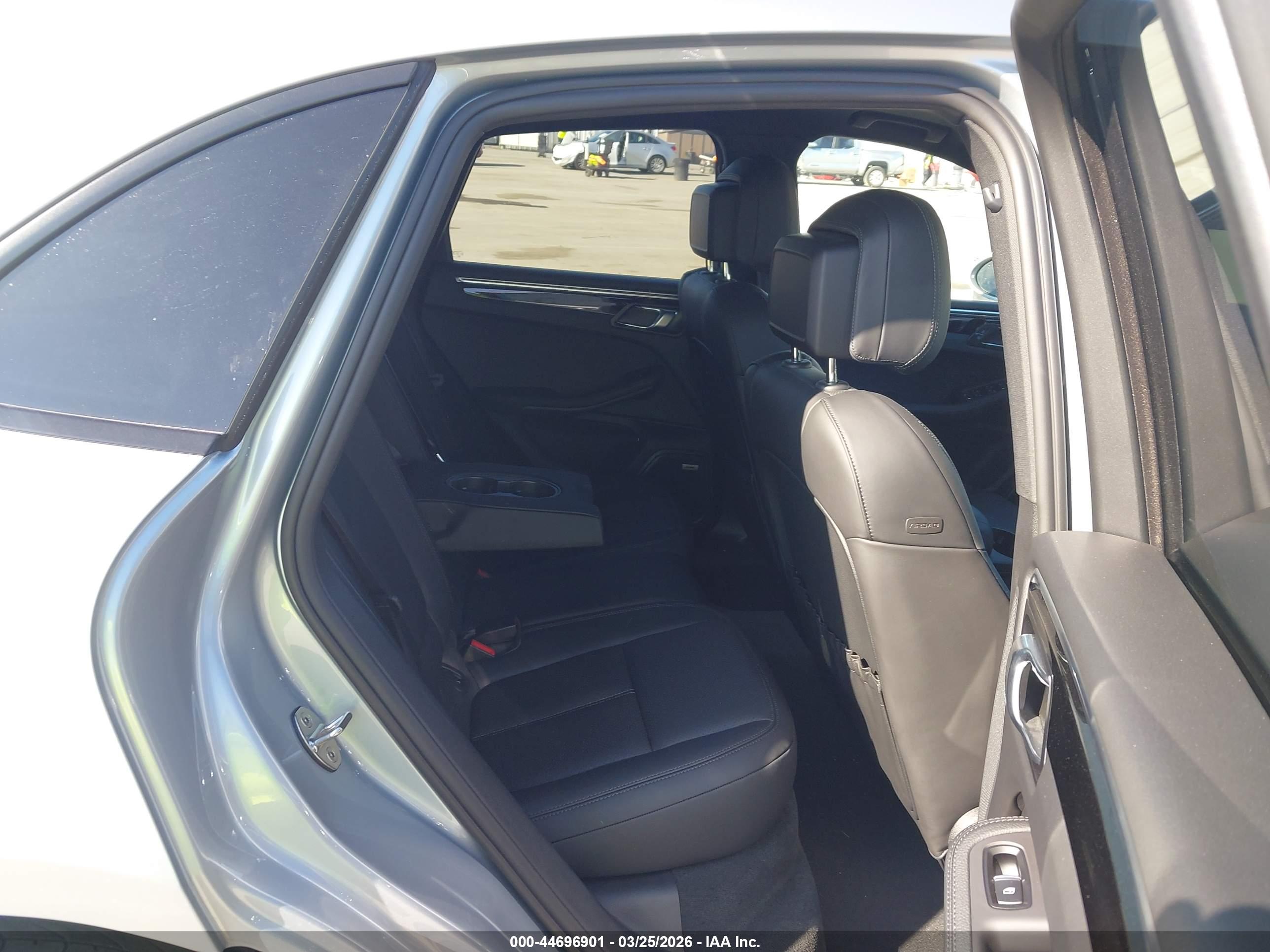 PORSCHE MACAN image 8