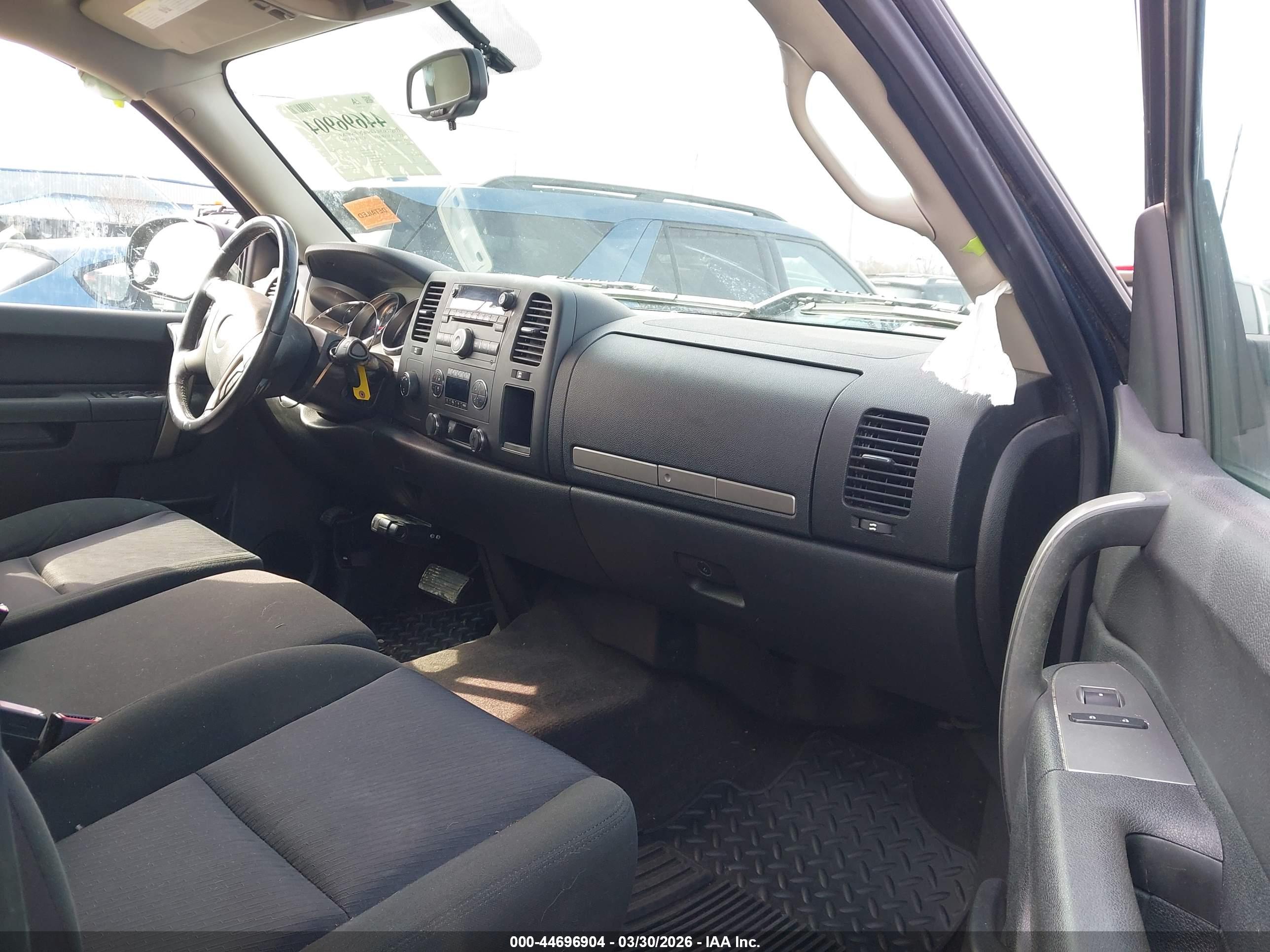 CHEVROLET SILVERADO image 5